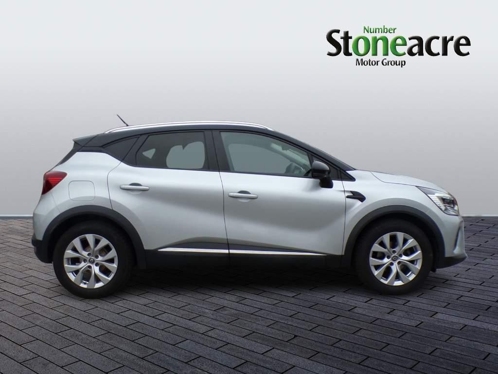 Renault Captur Image 2