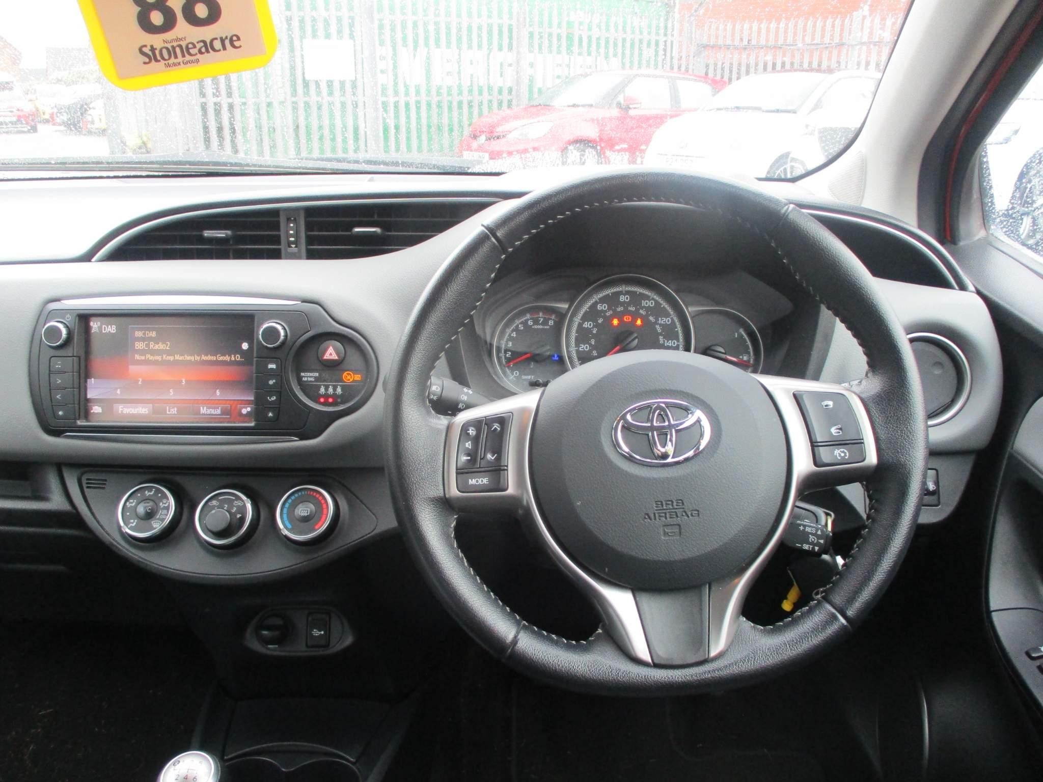 Toyota Yaris Image 11