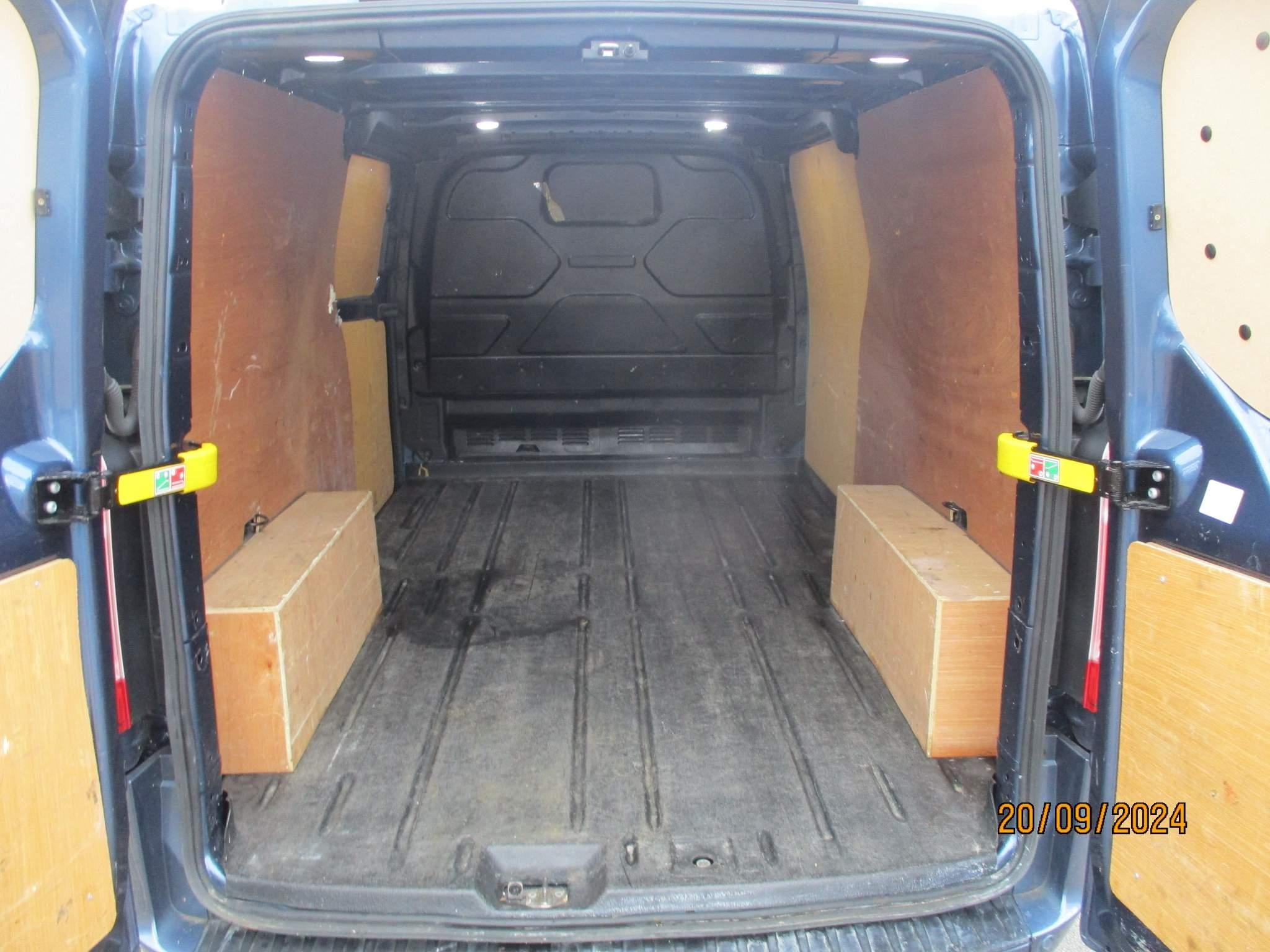 Ford Transit Custom Image 18