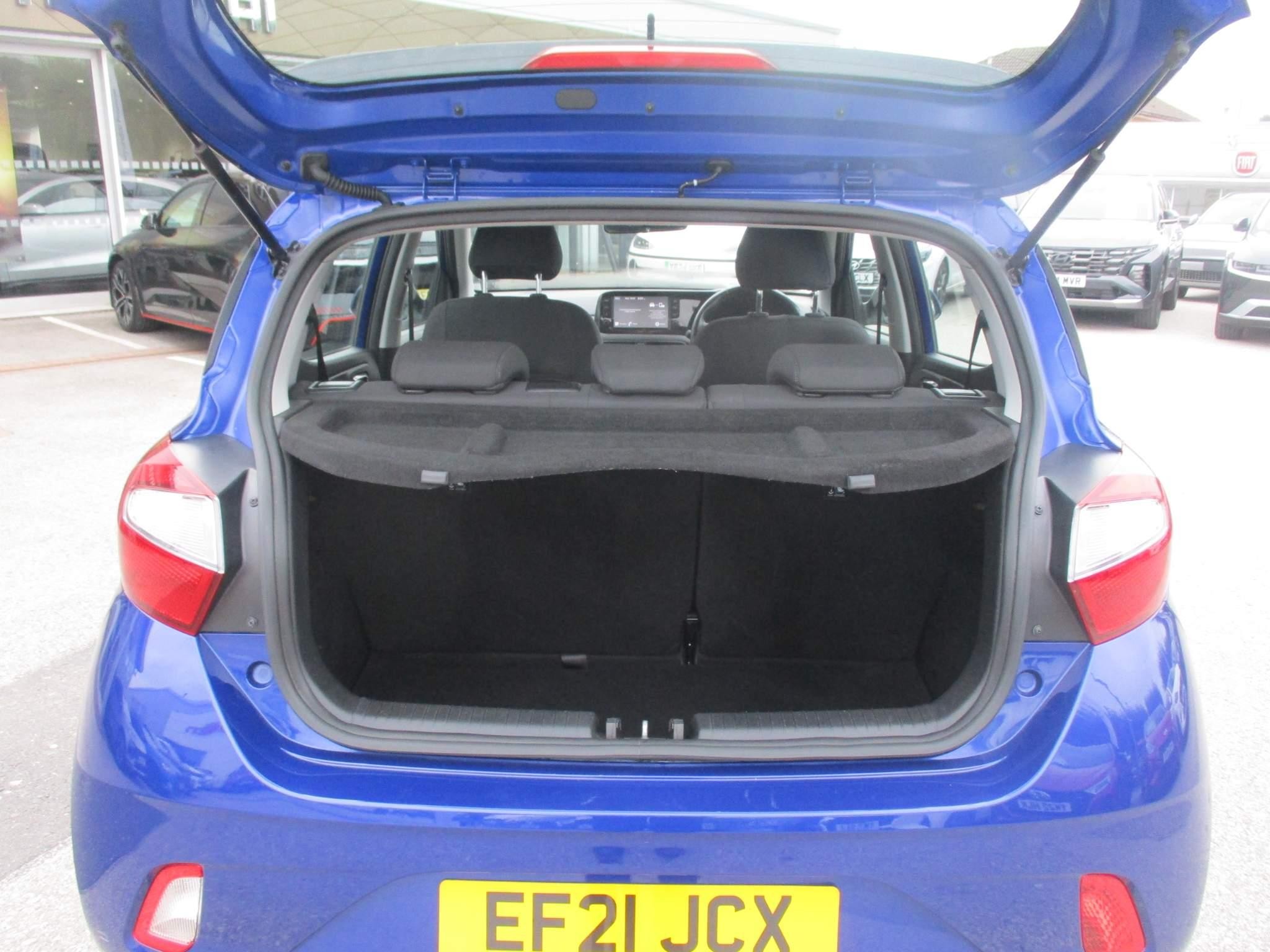 Hyundai i10 Image 12