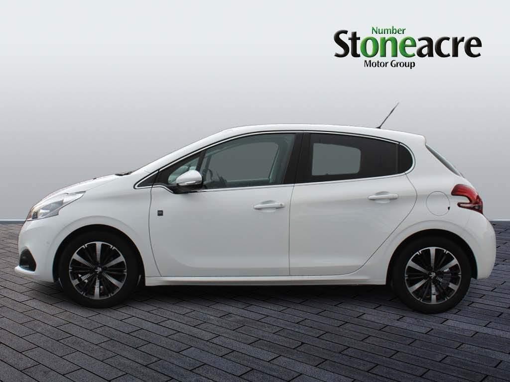 Peugeot 208 Image 6