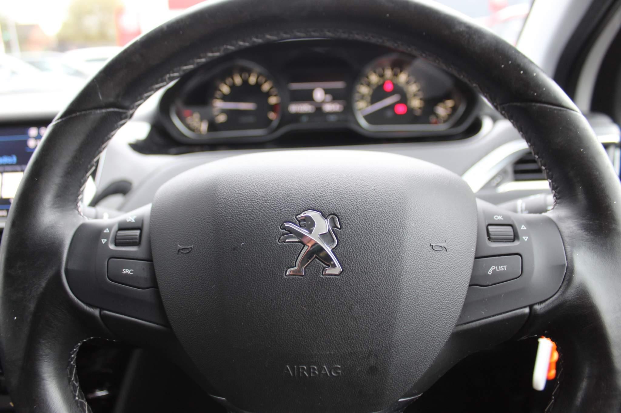 Peugeot 208 Image 16