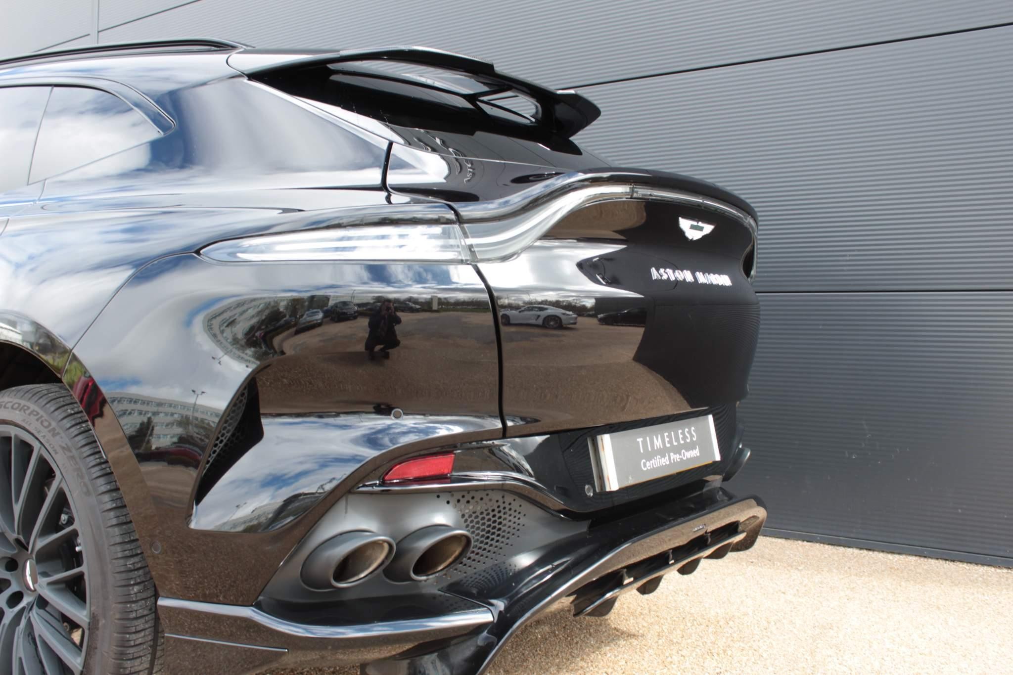 Aston Martin DBX Image 8