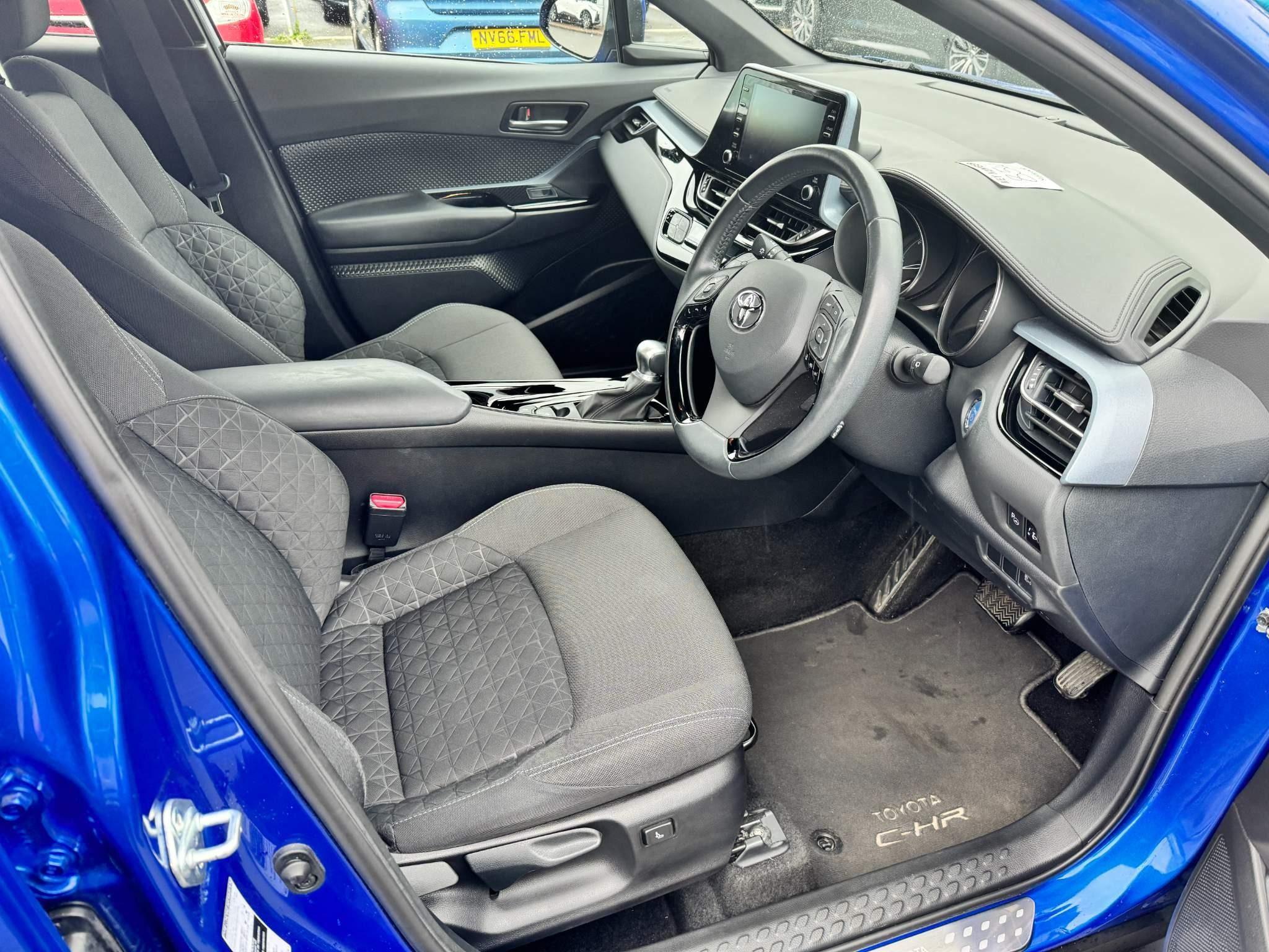 Toyota C-HR Image 11