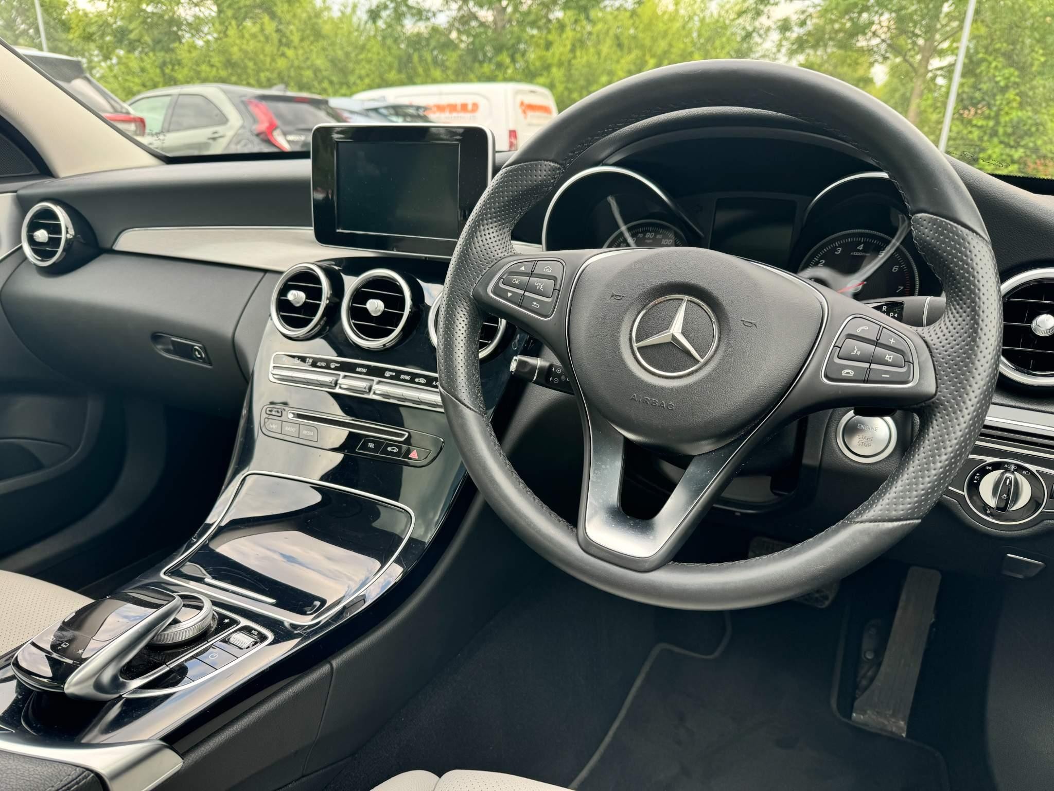 Mercedes-Benz C-Class Image 16