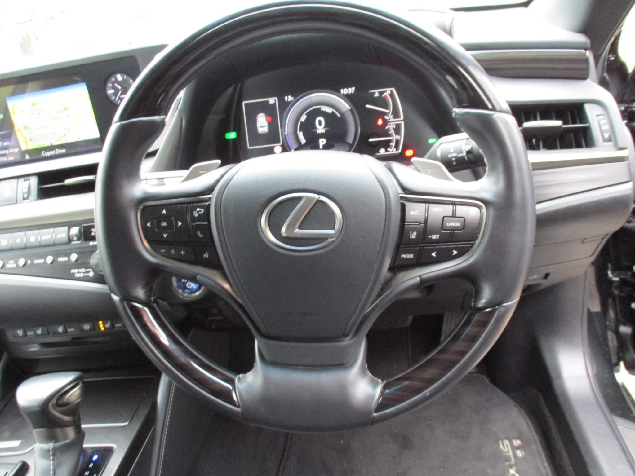 Lexus ES 300h Image 14