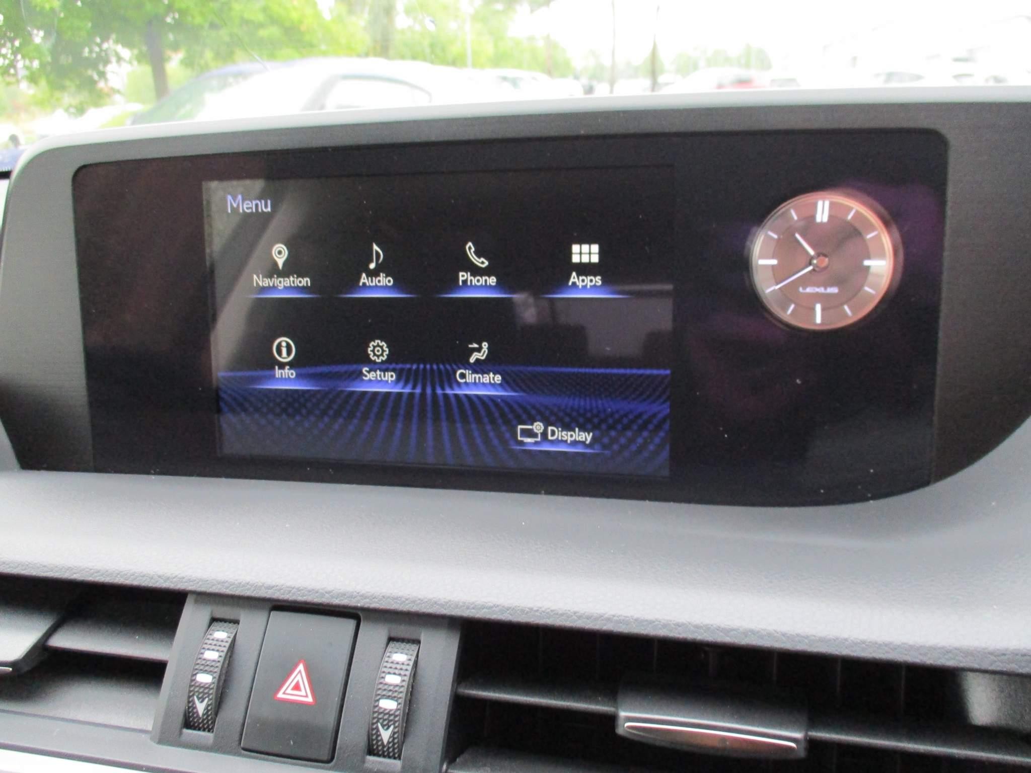 Lexus ES Self-Charging Hybrid Image 25