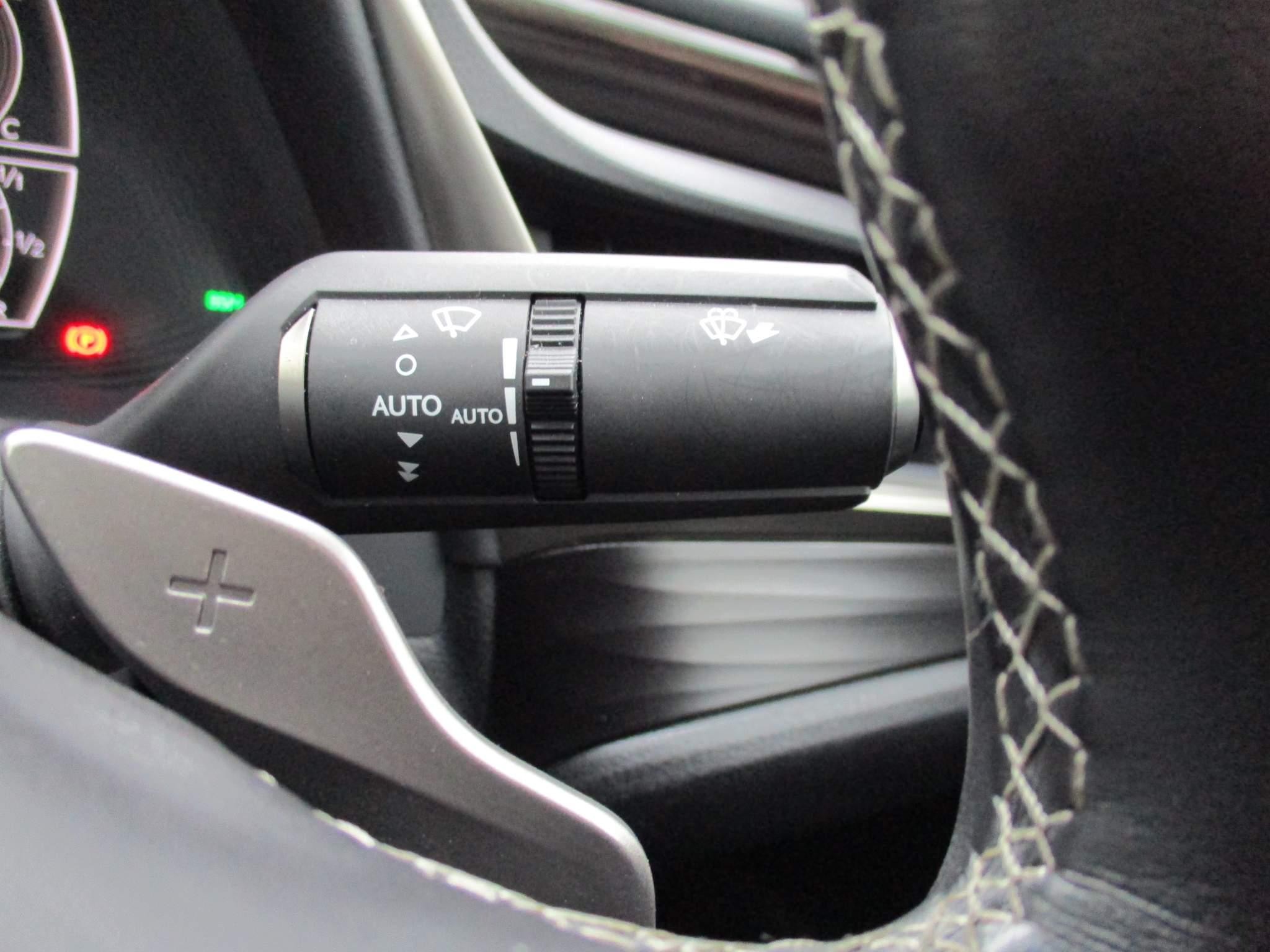 Lexus ES Self-Charging Hybrid Image 33