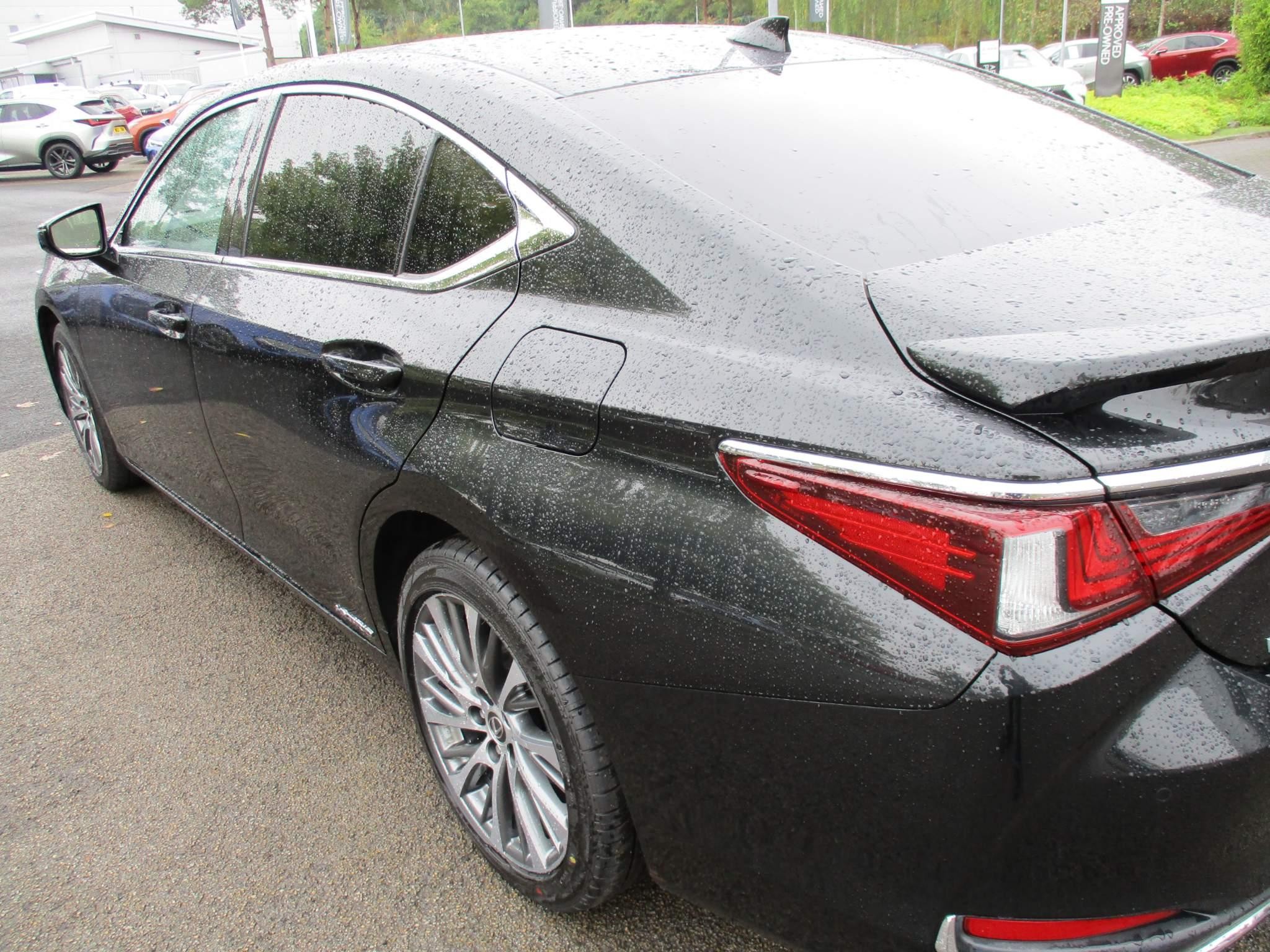 Lexus ES Self-Charging Hybrid Image 45