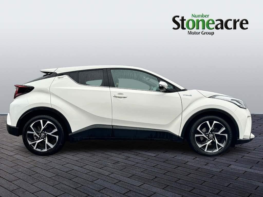 Toyota C-HR Image 2