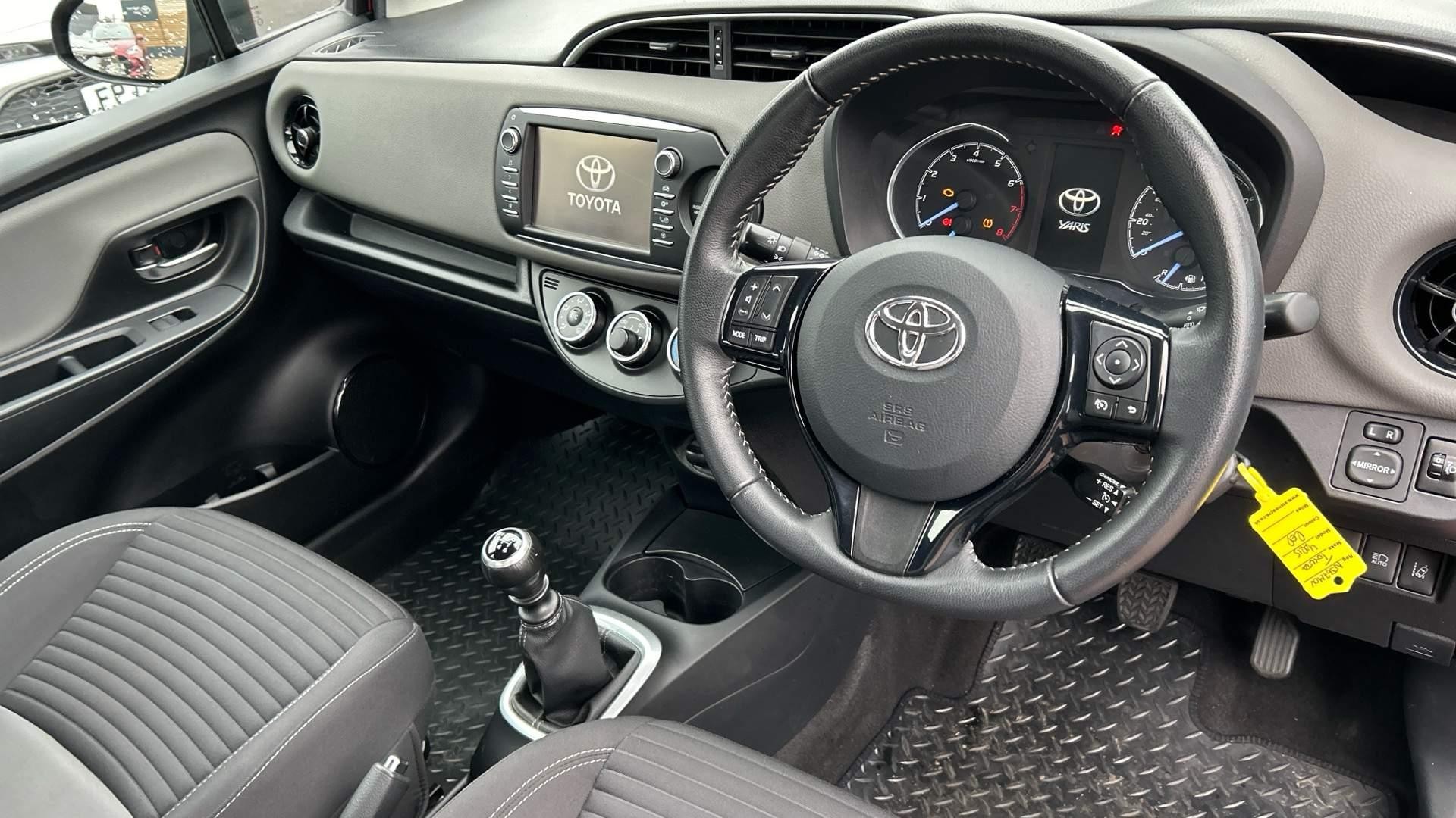 Toyota Yaris Image 12