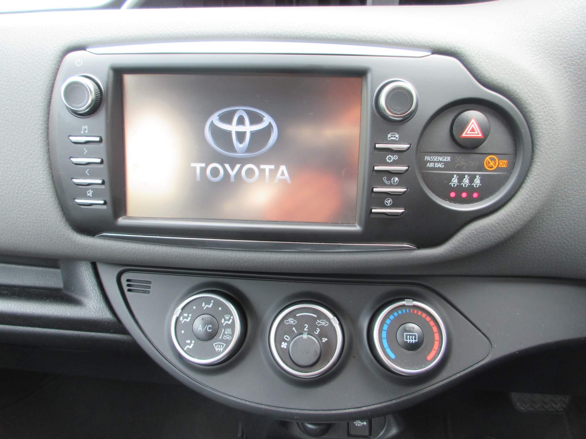 Toyota Yaris Image 15