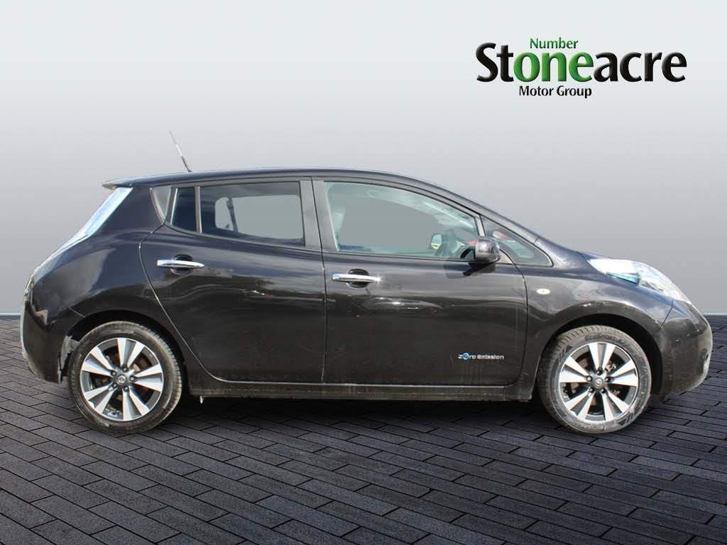 Nissan LEAF Image 2