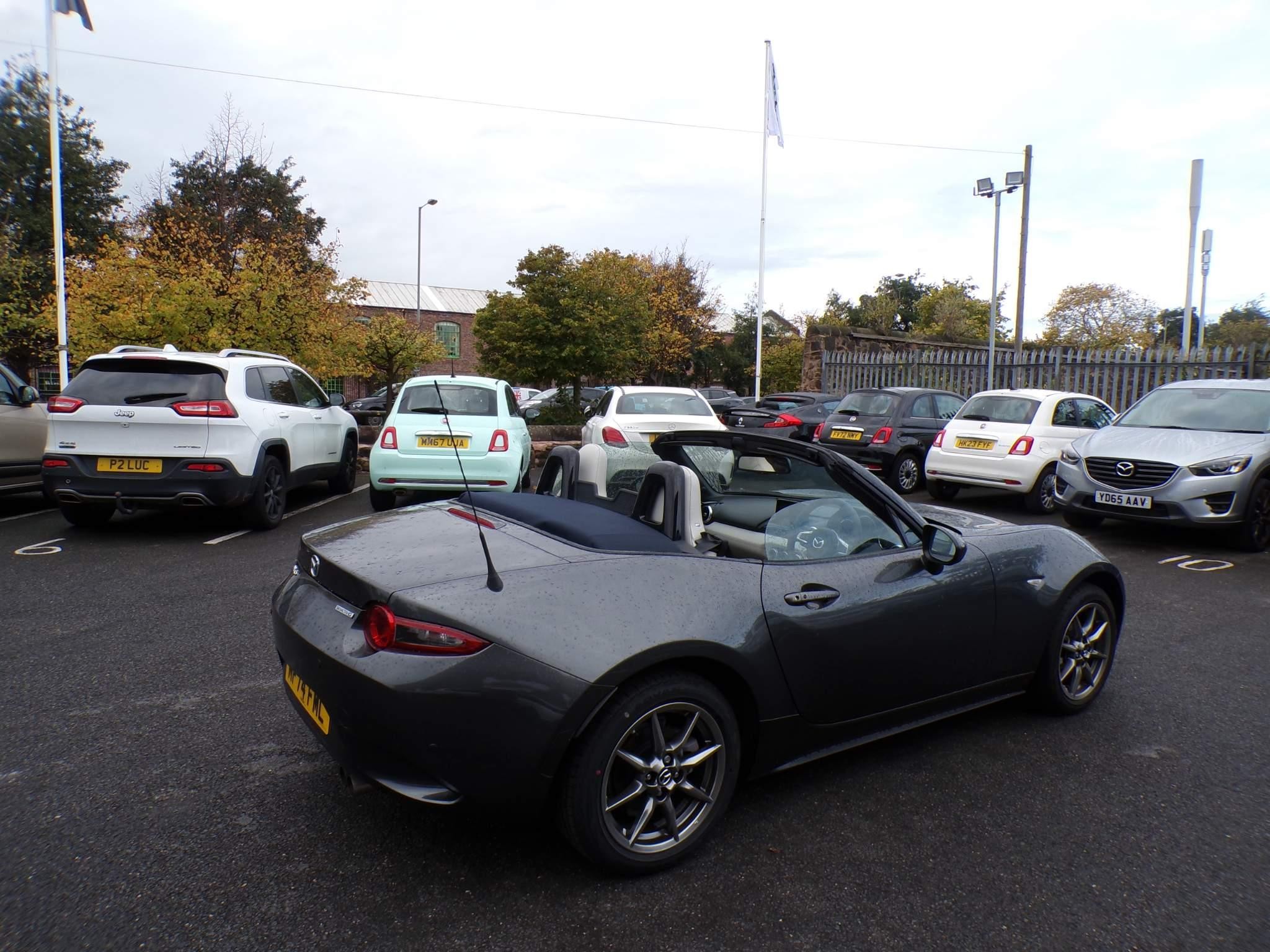 Mazda MX-5 Image 12