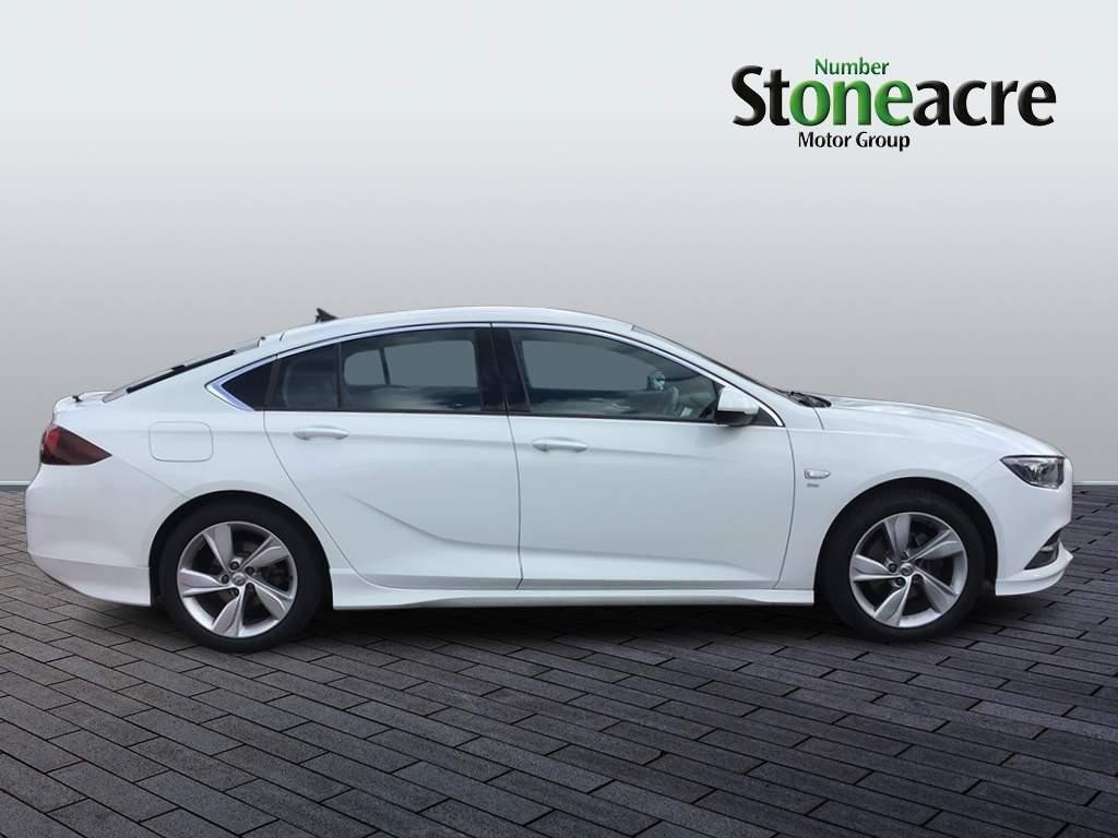 Vauxhall Insignia Image 2