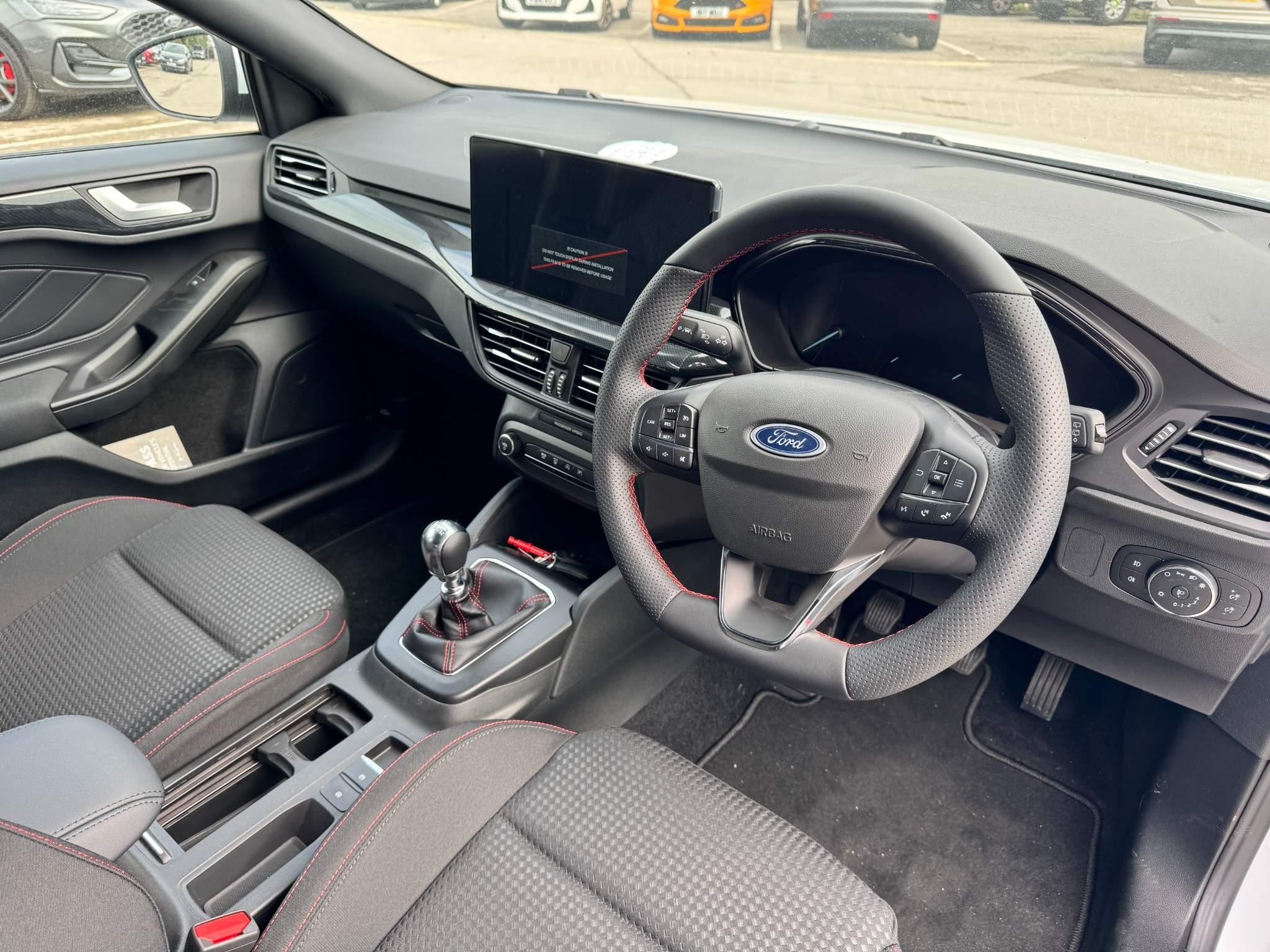 Ford Focus Image 11