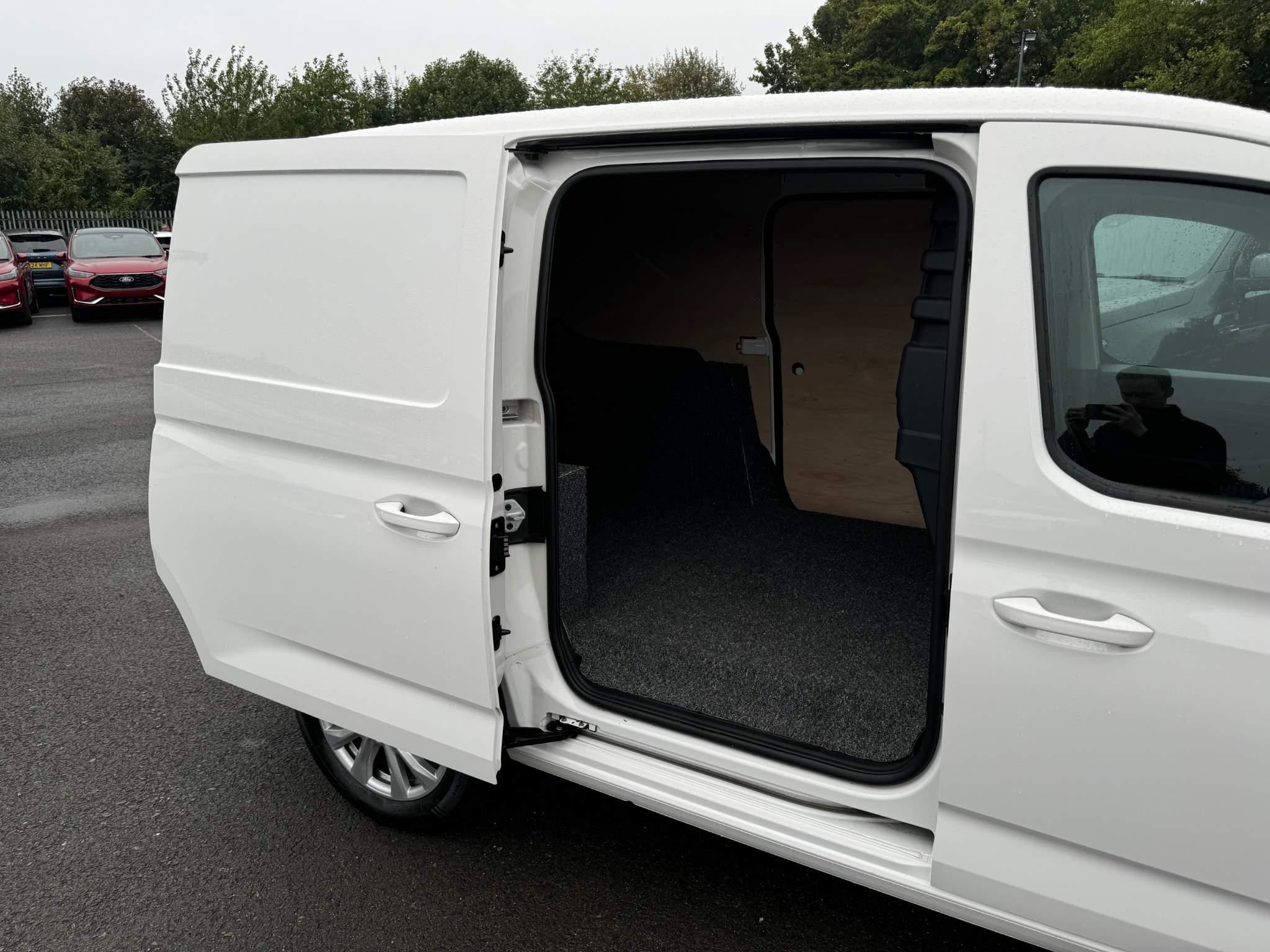 Volkswagen Caddy Maxi Image 30