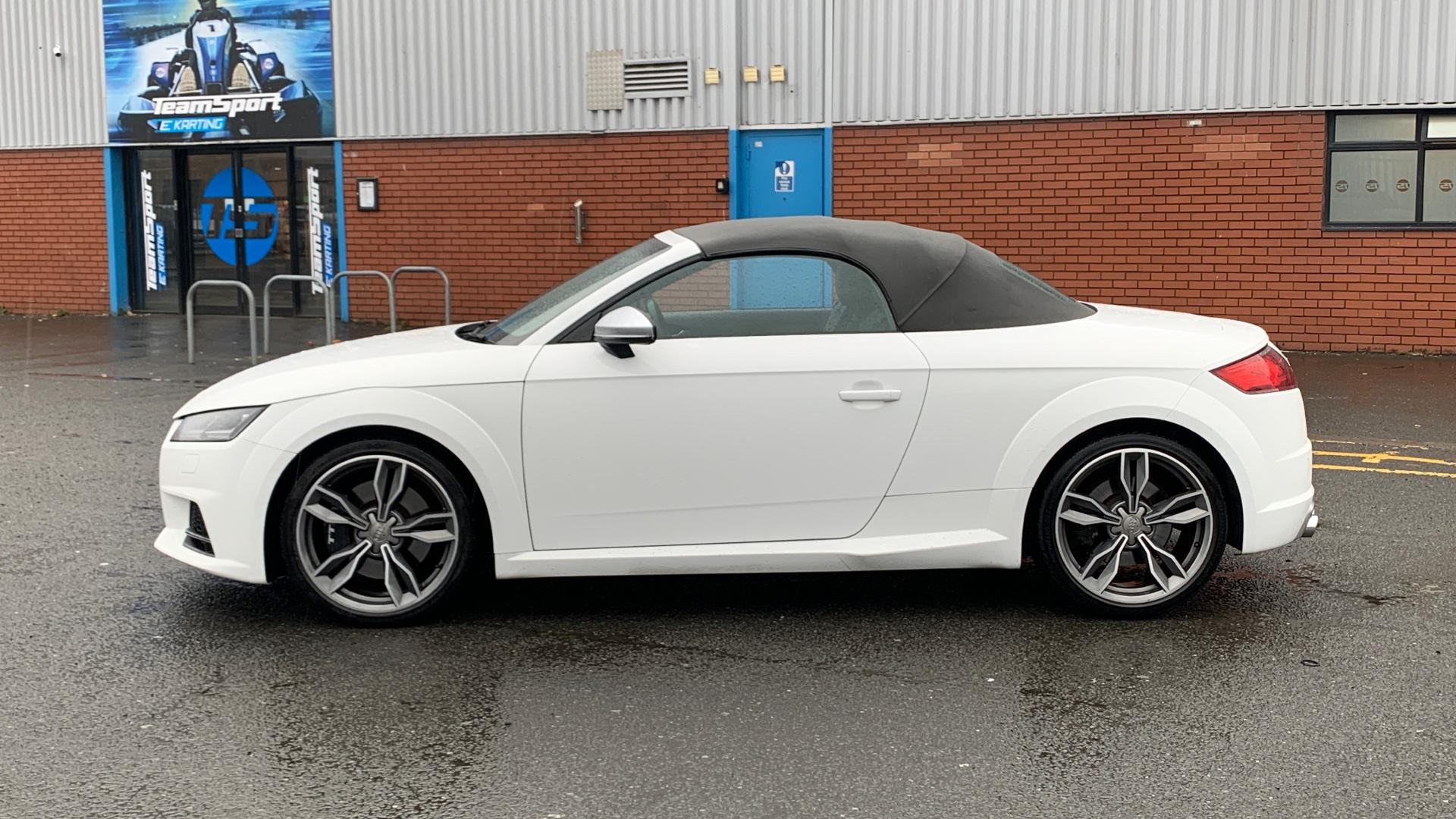 Audi TT Image 8