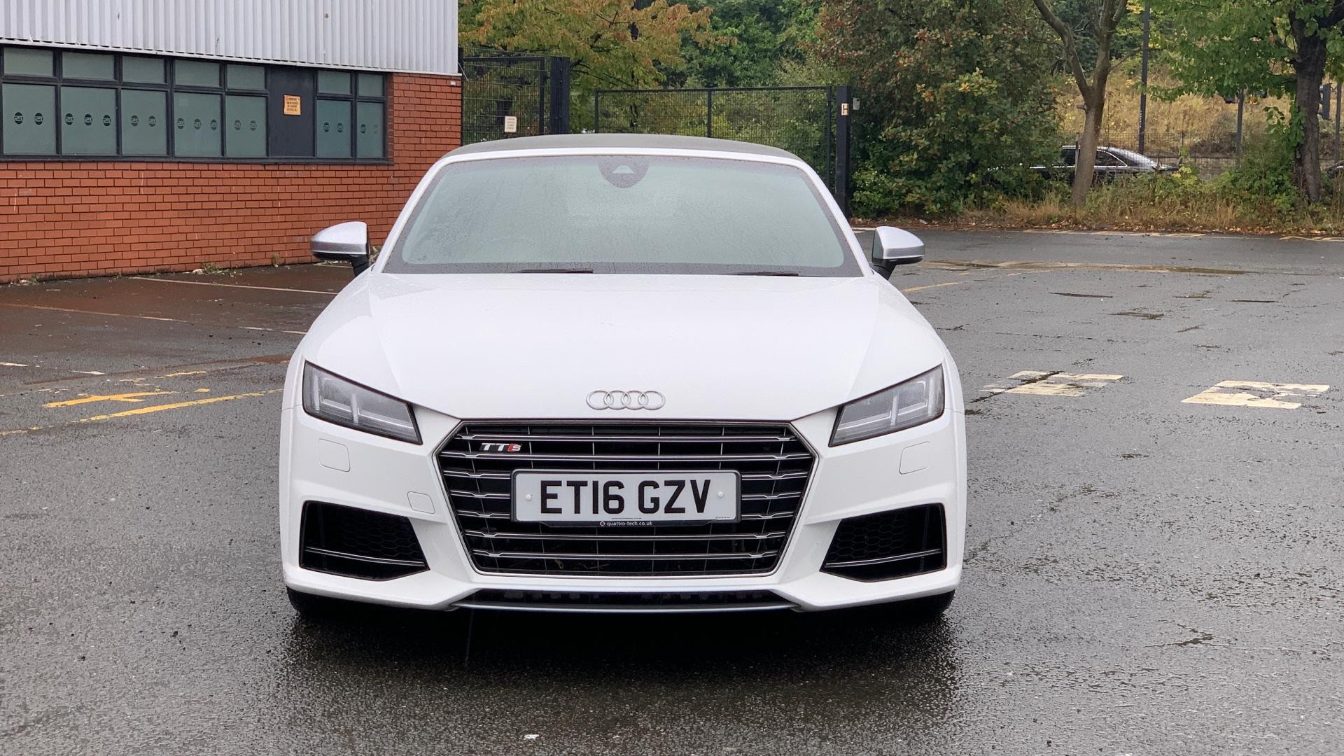 Audi TT Image 12