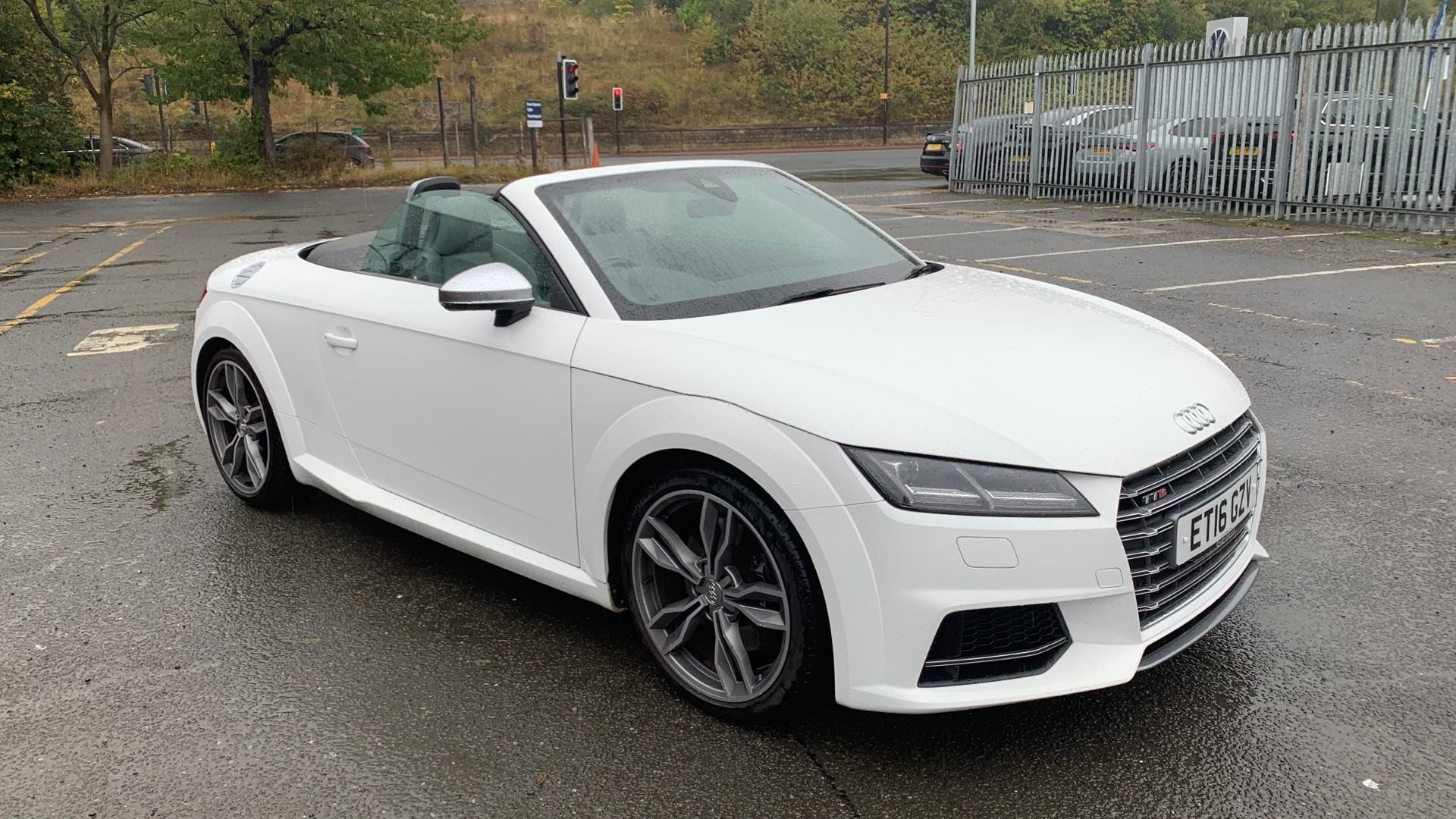 Audi TT Image 38