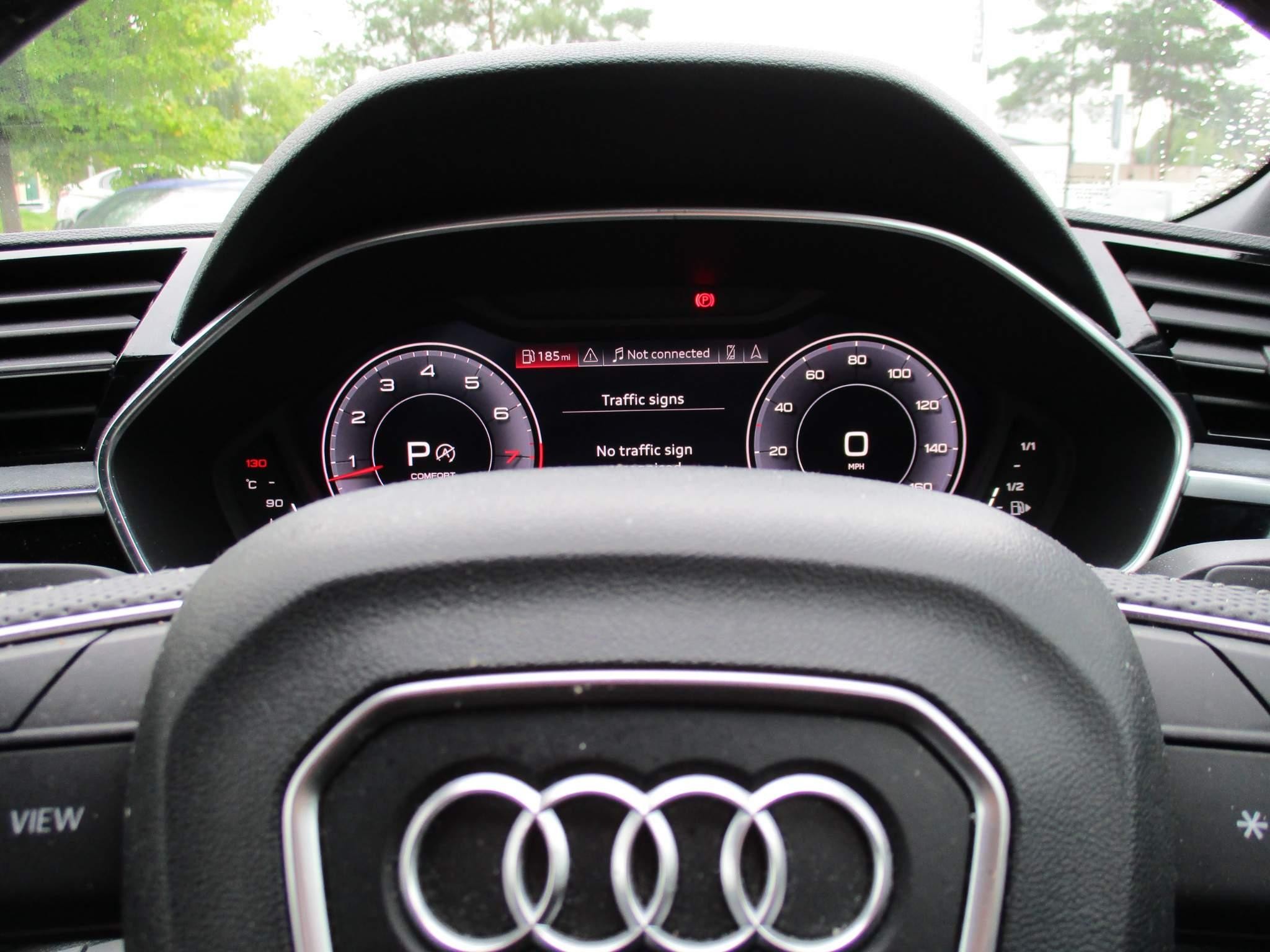 Audi Q3 Image 16