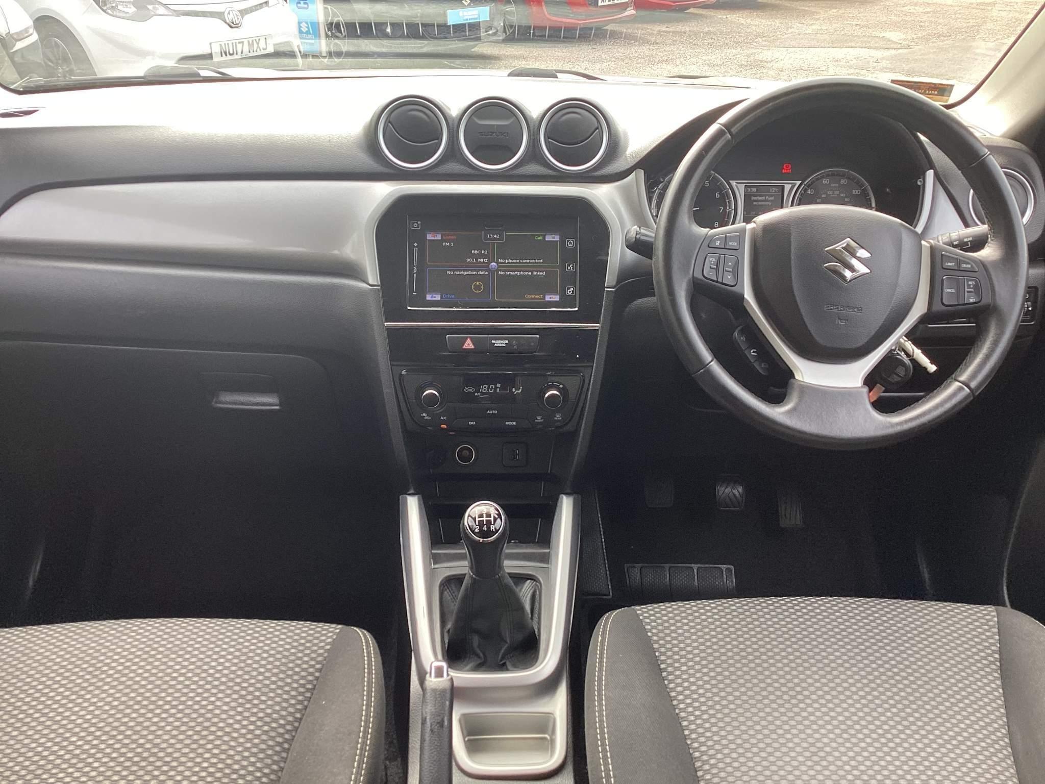 Suzuki Vitara Image 12