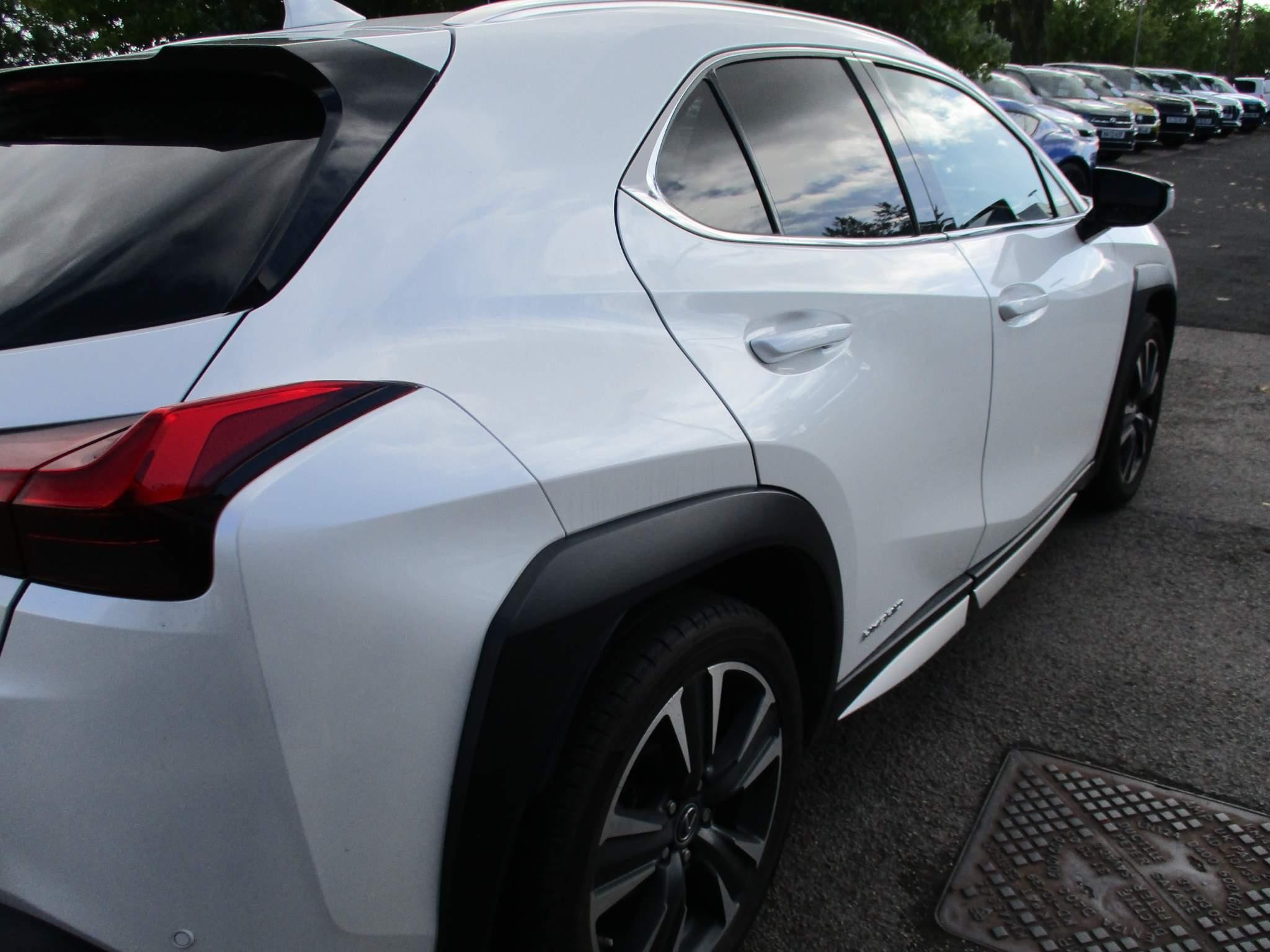 Lexus UX Self-Charging Hybrid Image 40