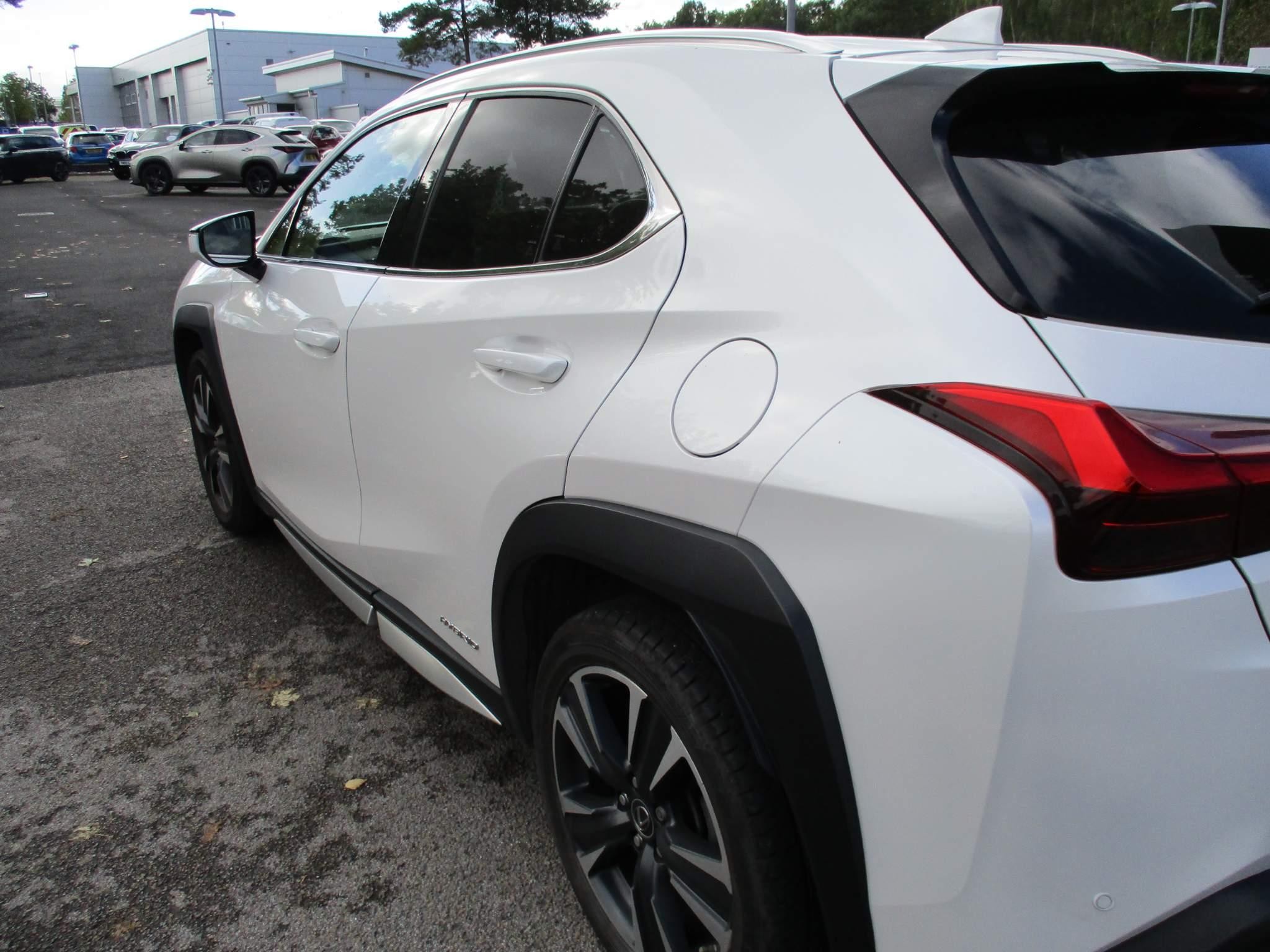 Lexus UX Self-Charging Hybrid Image 41