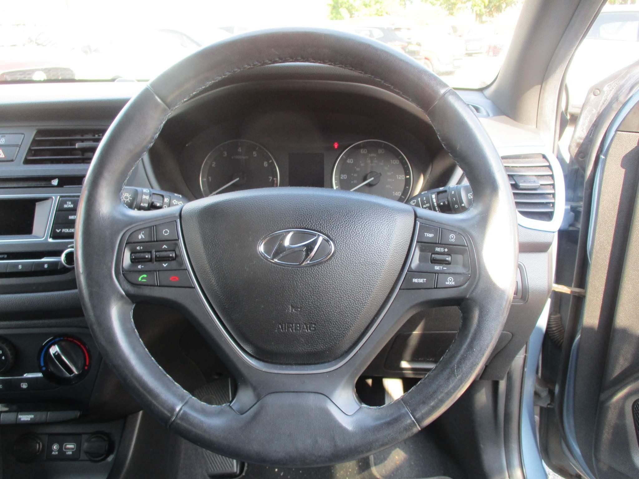 Hyundai i20 Image 16