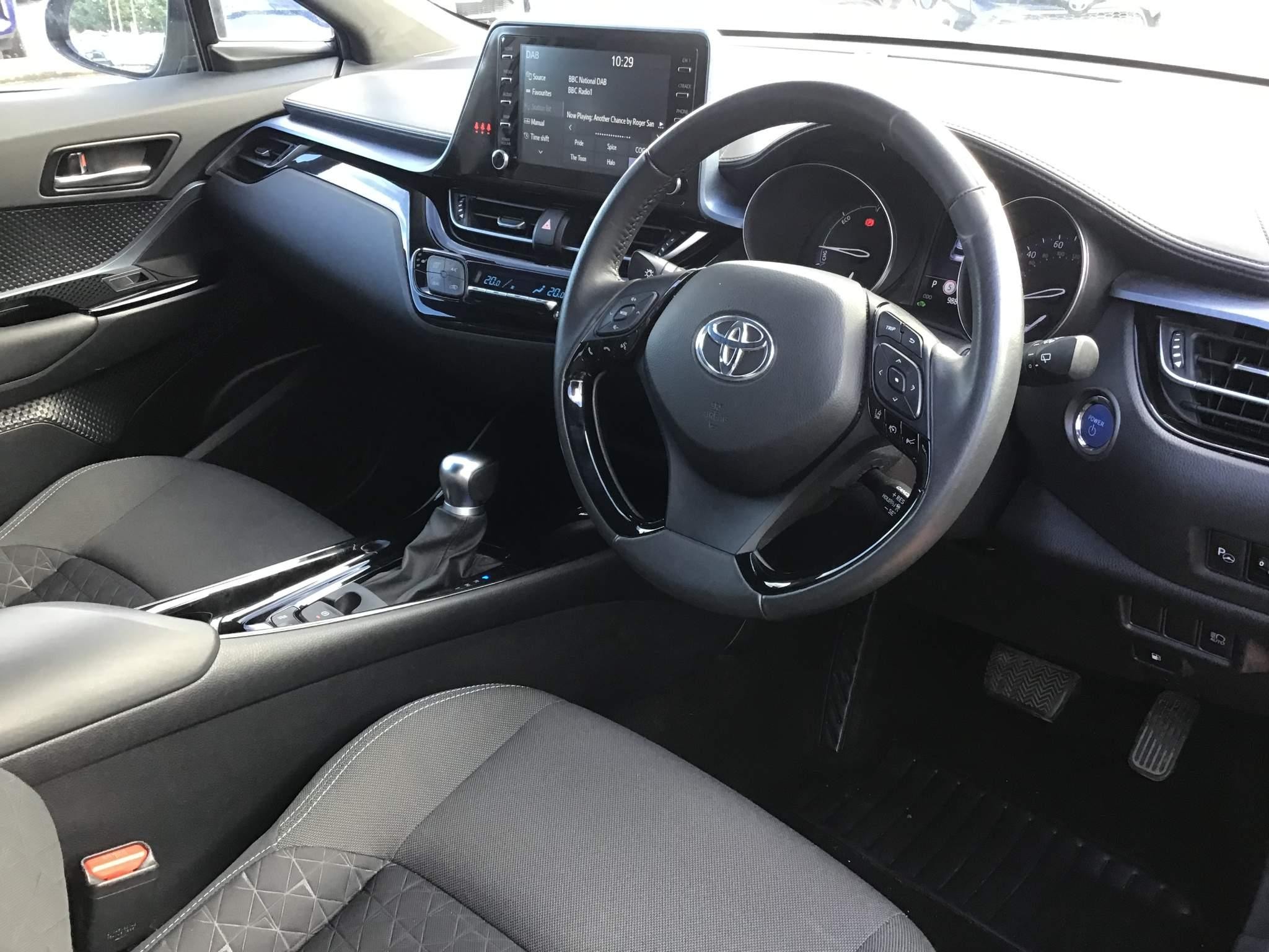 Toyota C-HR Image 15