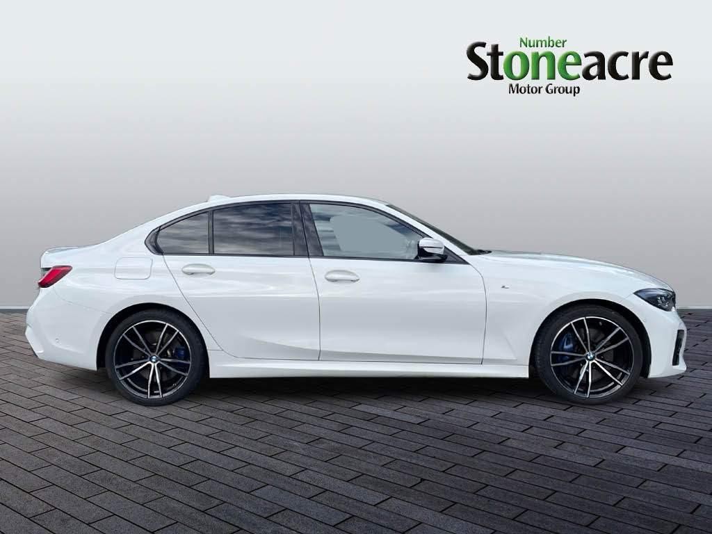 BMW 3 Series Image 2