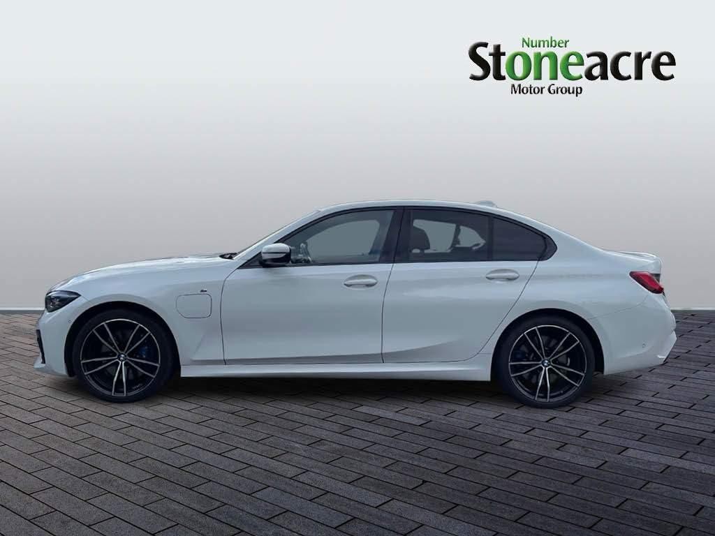 BMW 3 Series Image 6