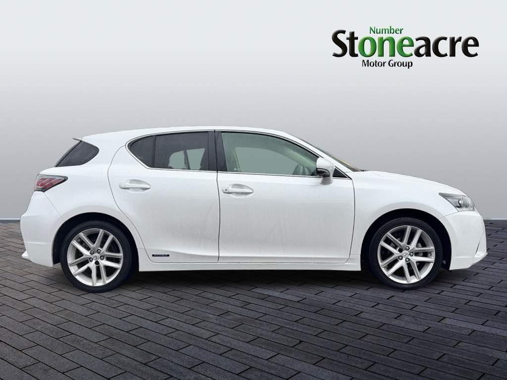 Lexus CT Image 2