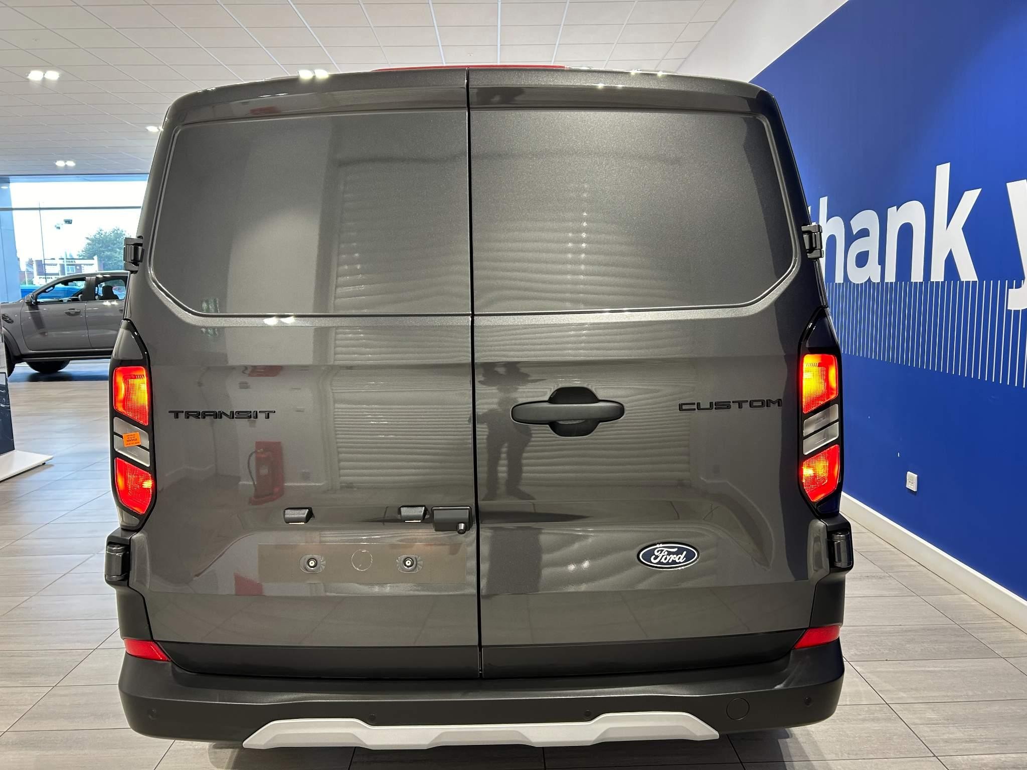 Ford Transit Custom Image 7