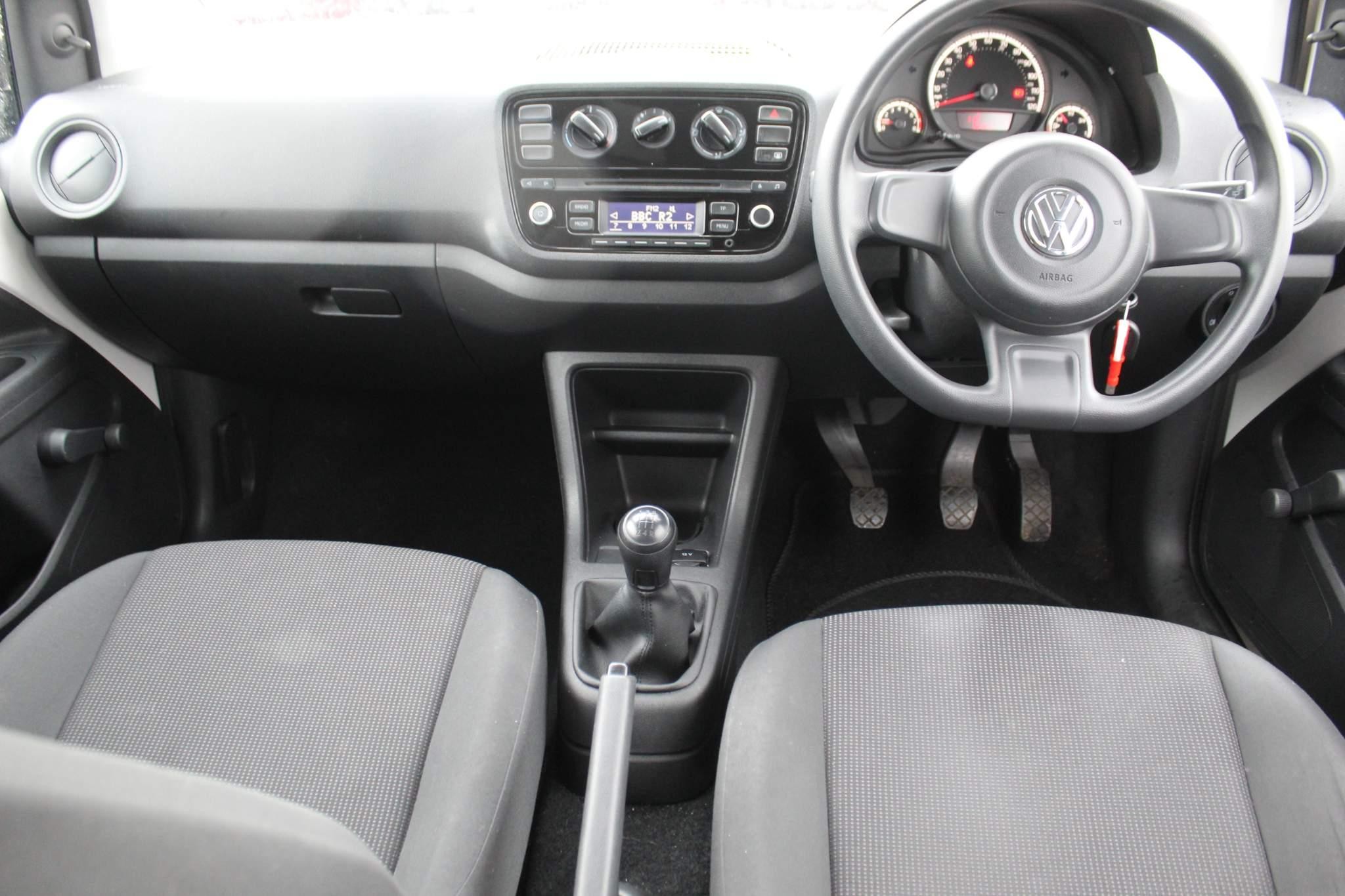 Volkswagen up! Image 12