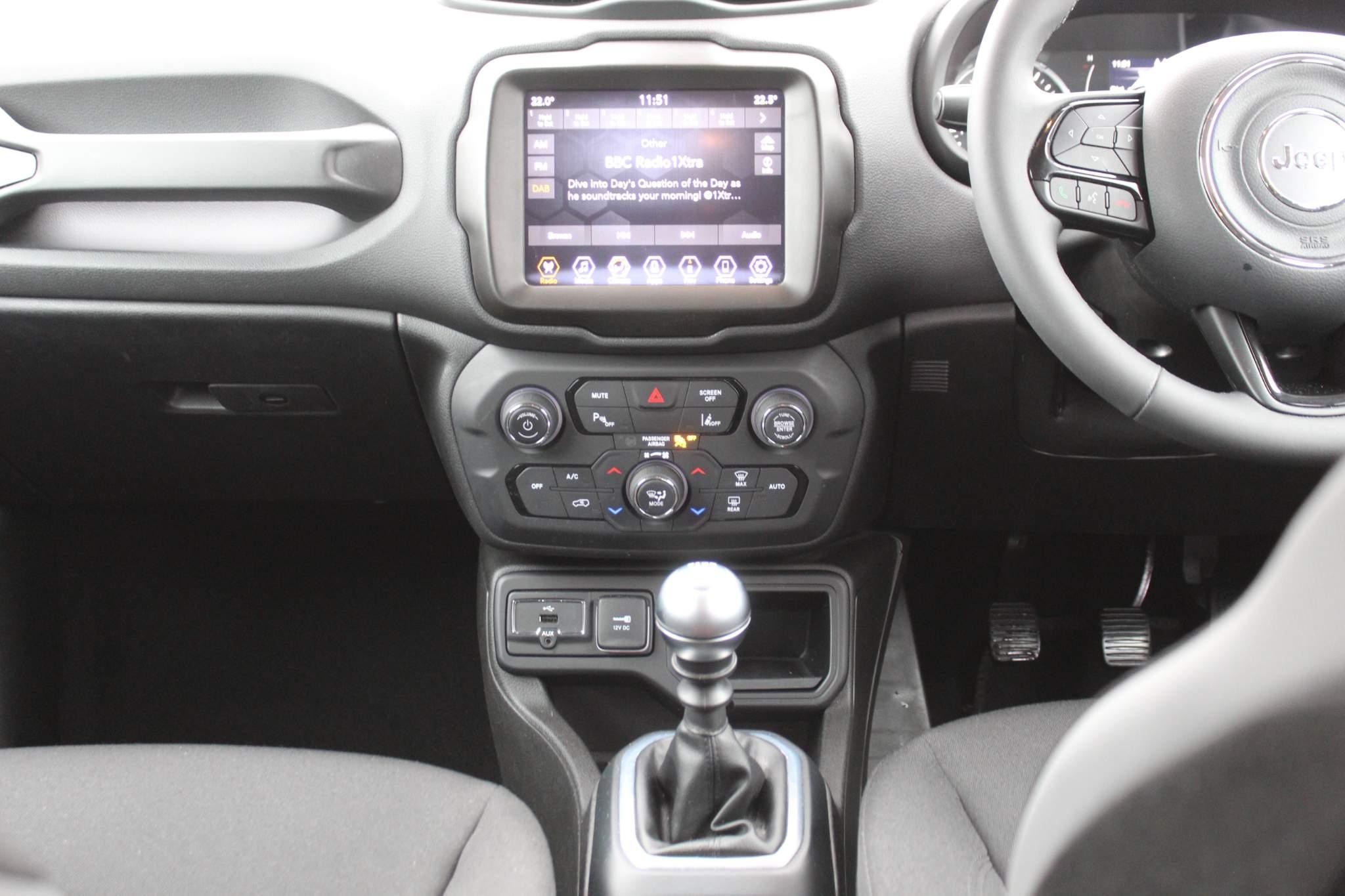 Jeep Renegade Image 21