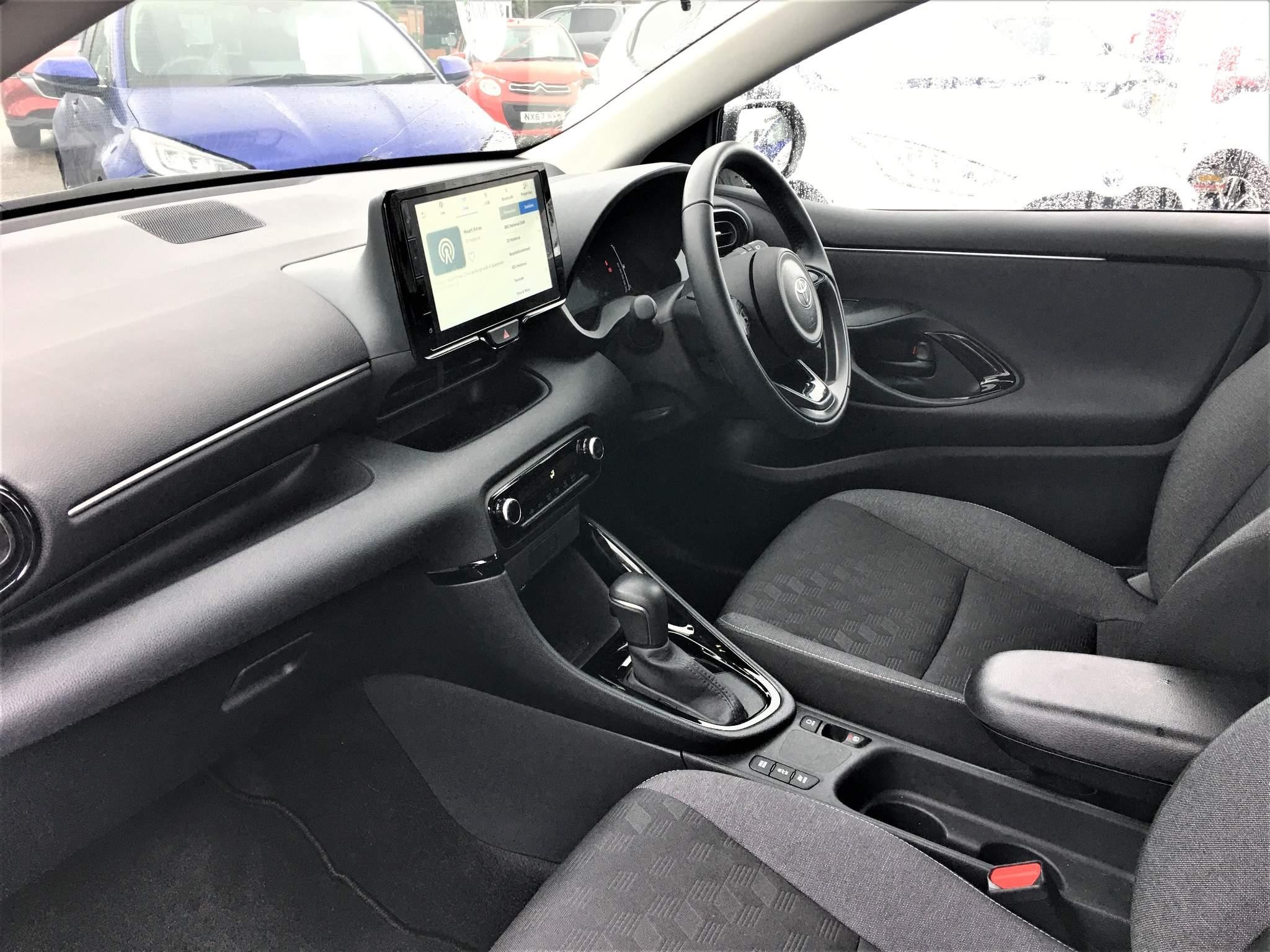 Toyota Yaris Image 15