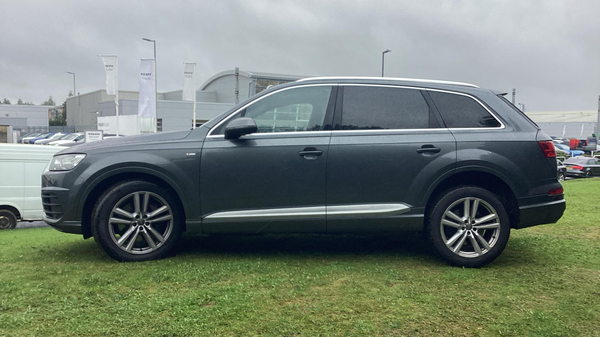 Audi Q7 Image 8