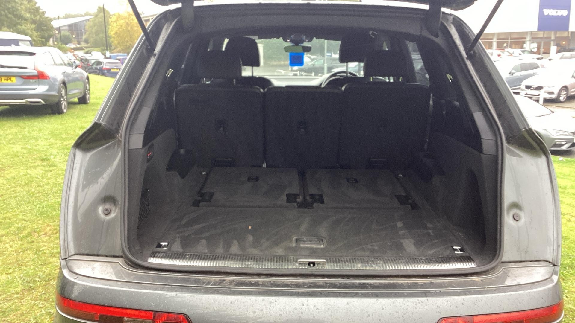 Audi Q7 Image 17