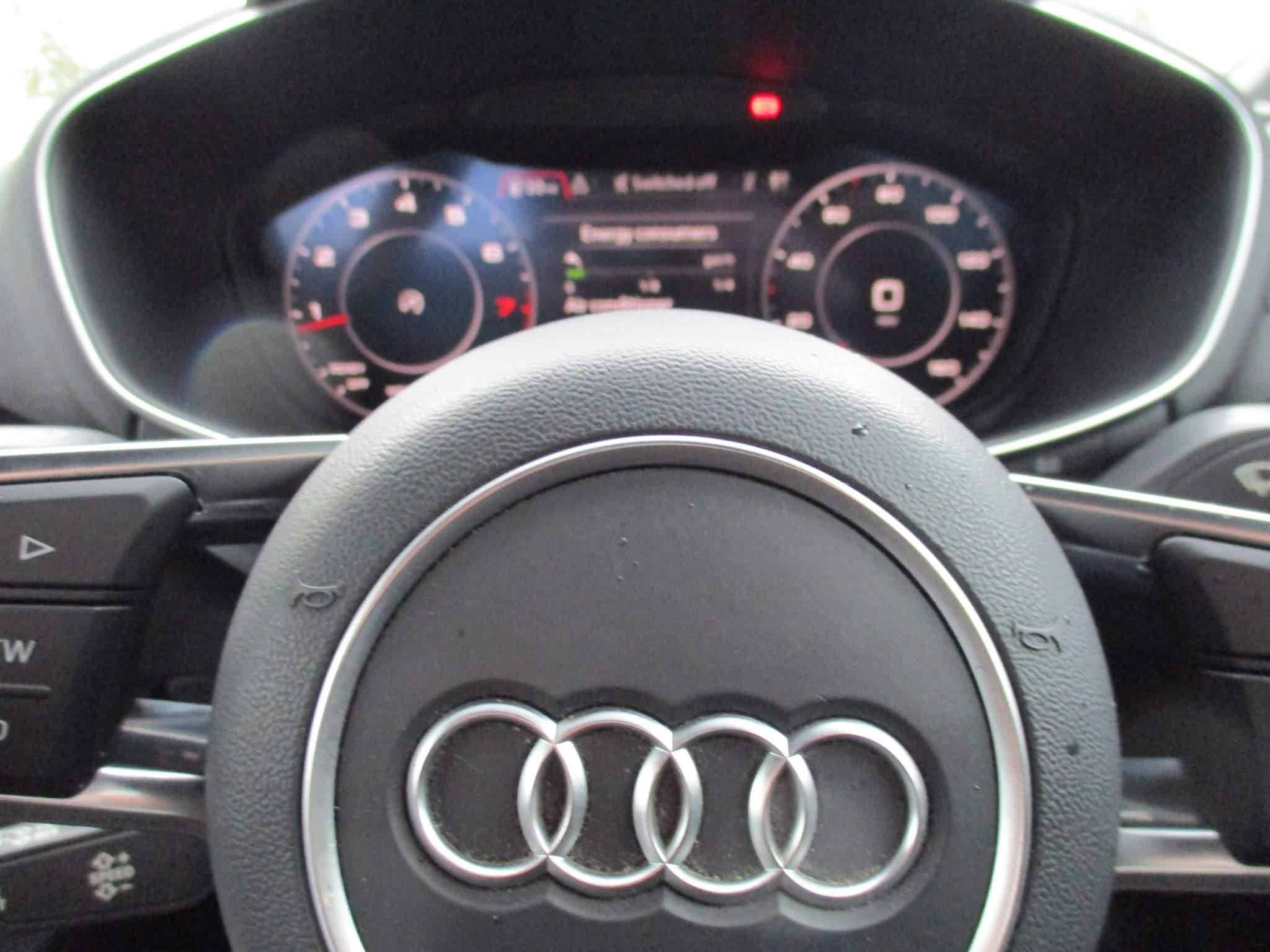 Audi TT Image 16