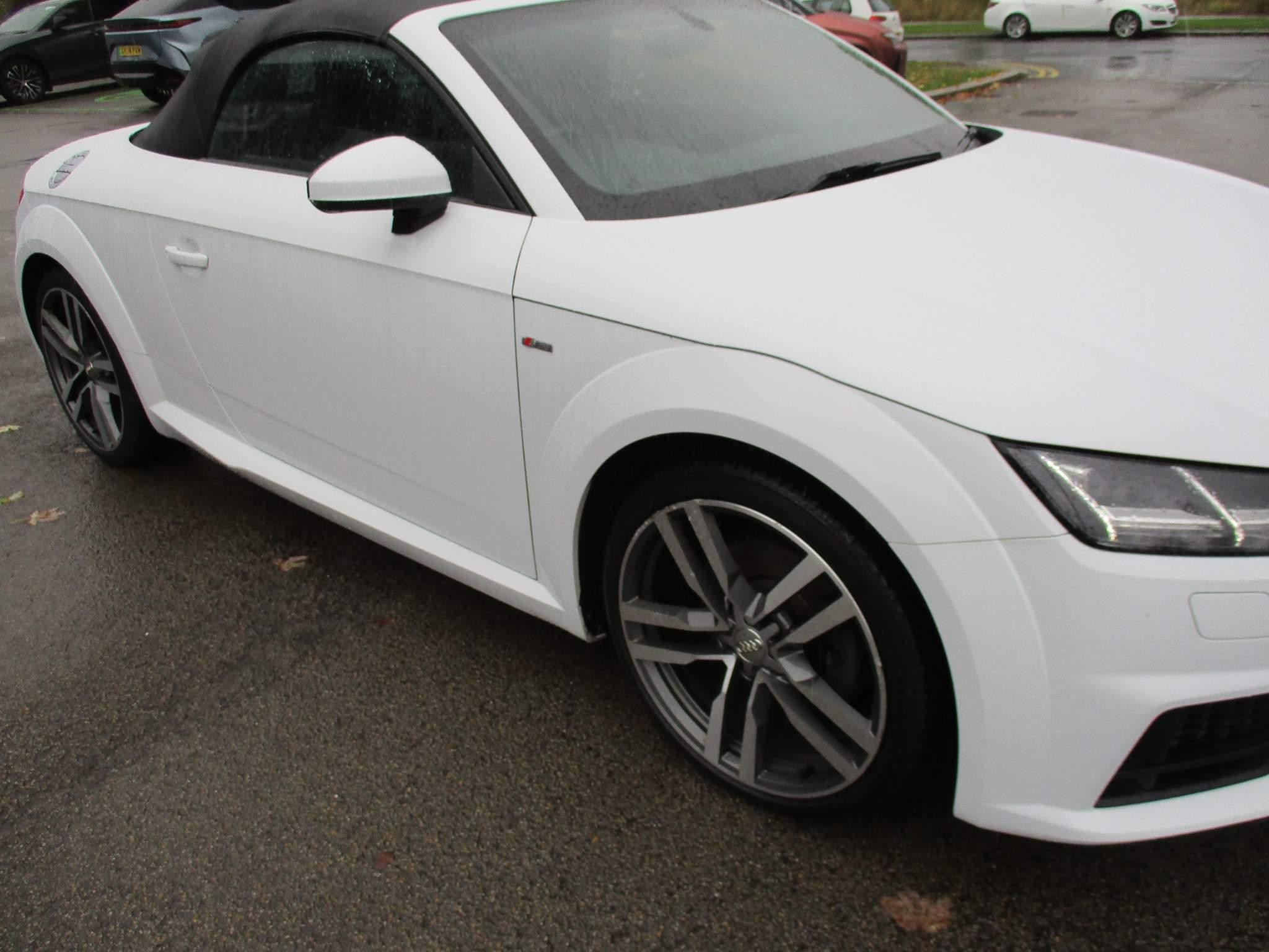 Audi TT Image 32