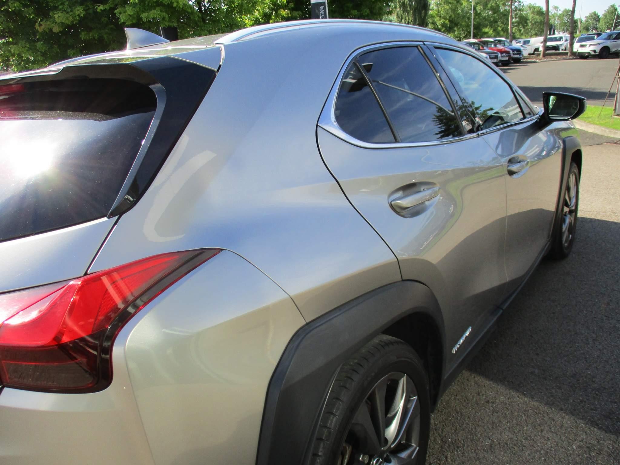 Lexus UX Self-Charging Hybrid Image 44