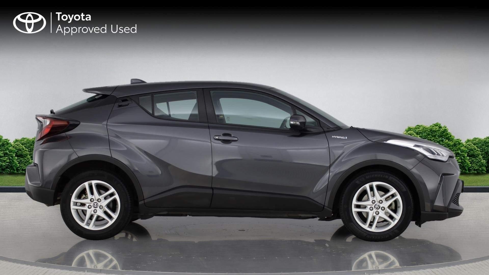 Toyota C-HR Image 2