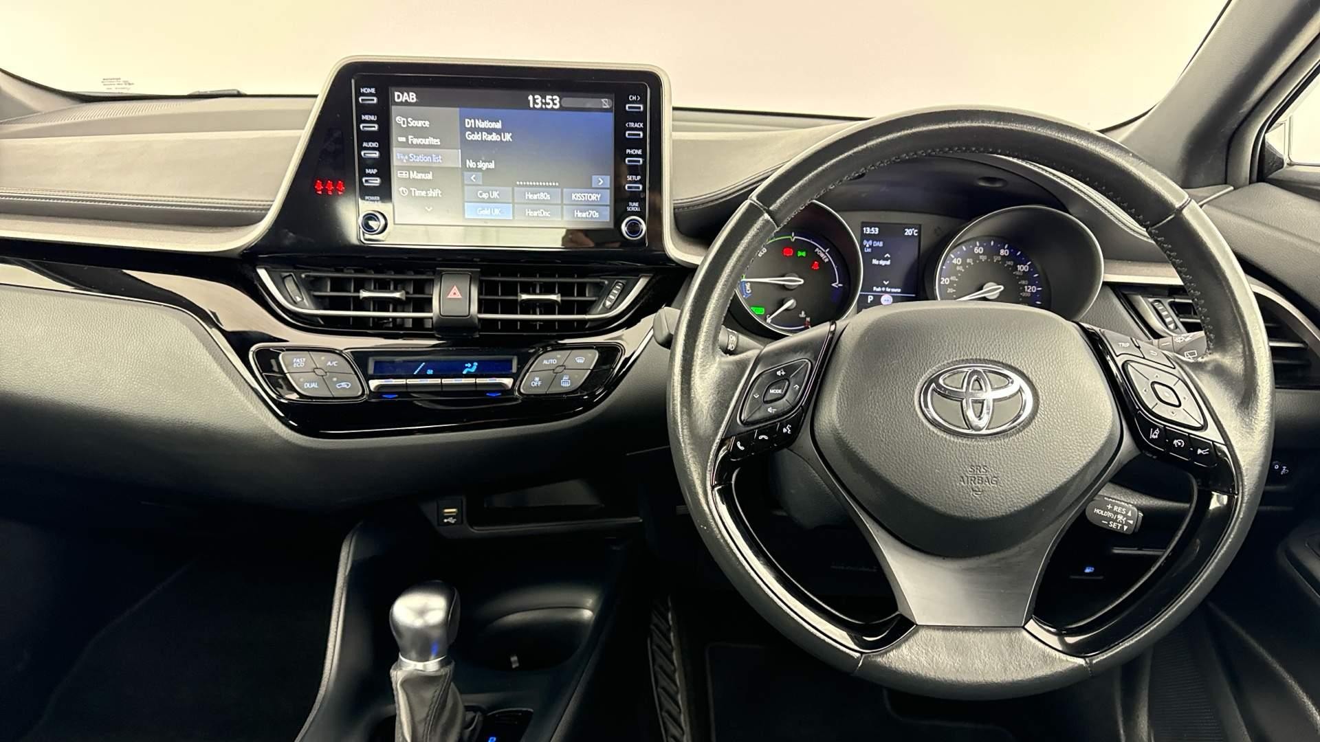 Toyota C-HR Image 12