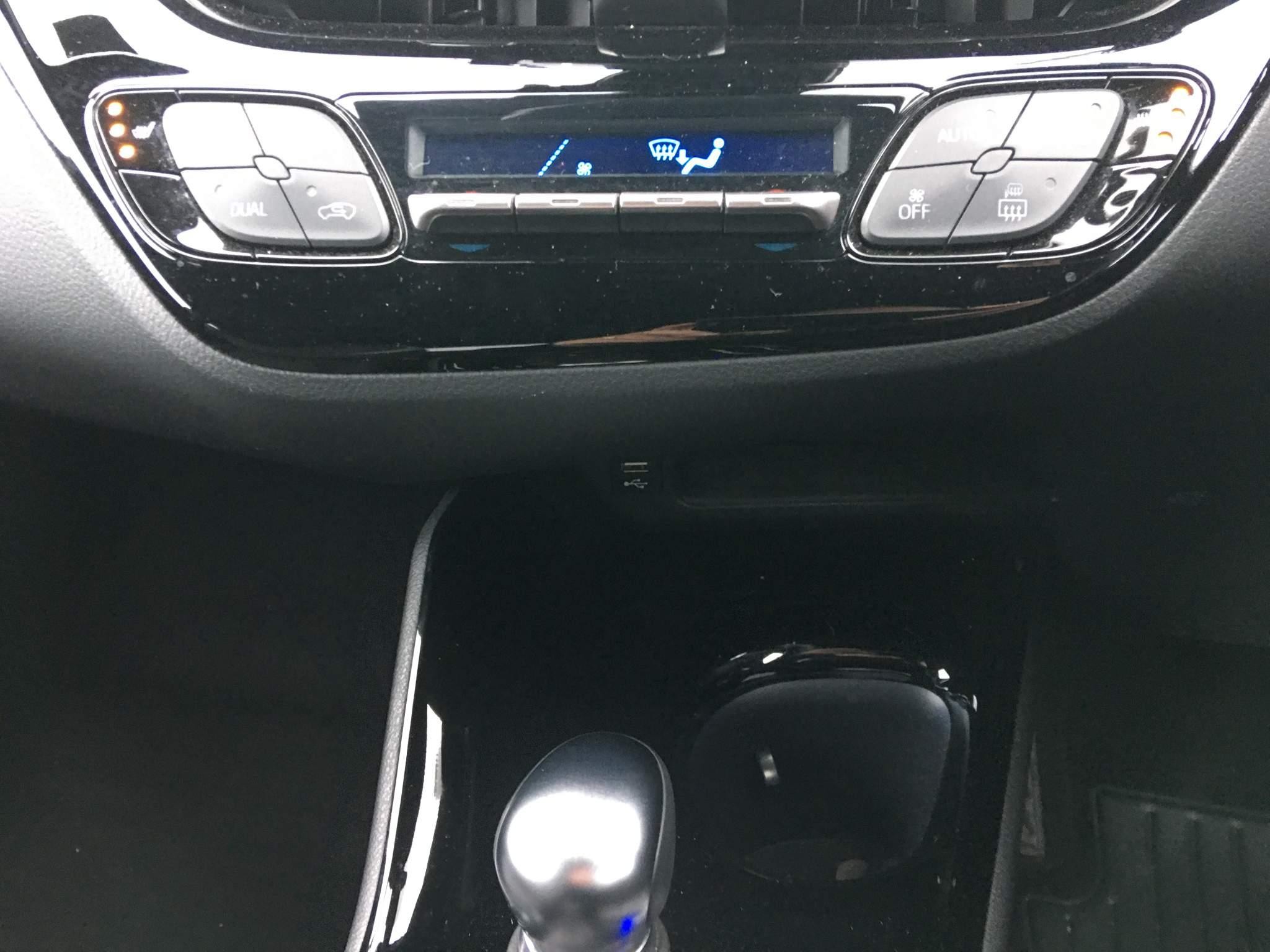 Toyota C-HR Self-Charging Hybrid Image 47