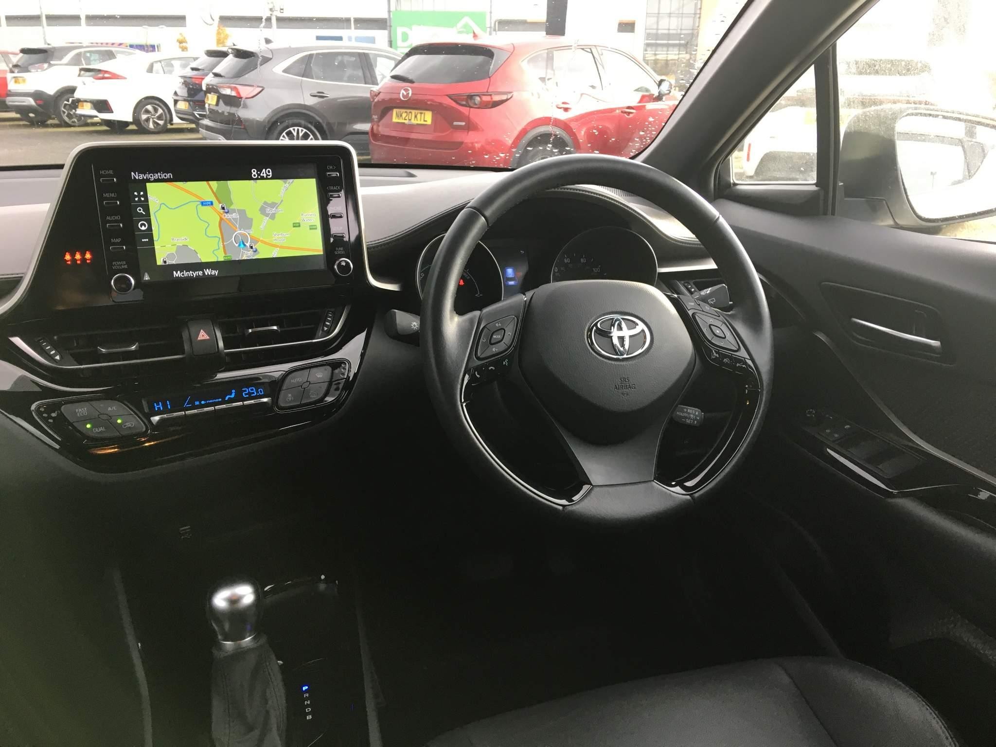 Toyota C-HR Image 14