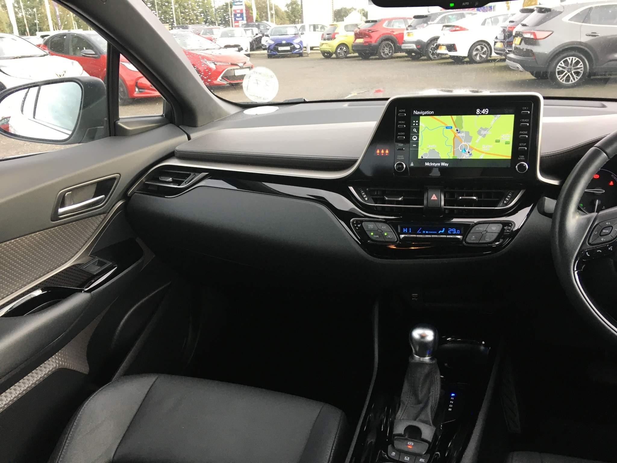 Toyota C-HR Image 16