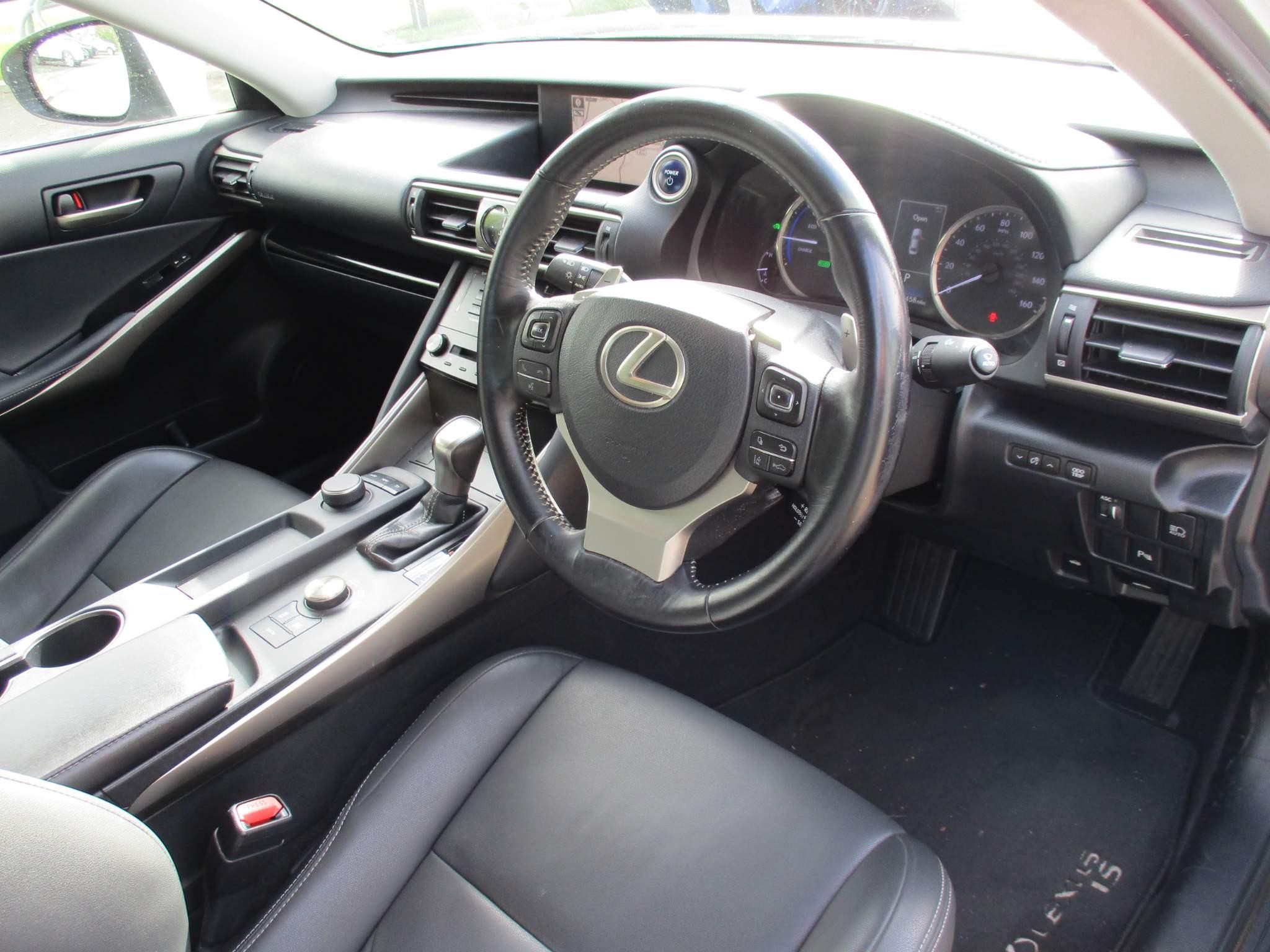 Lexus GS Image 13