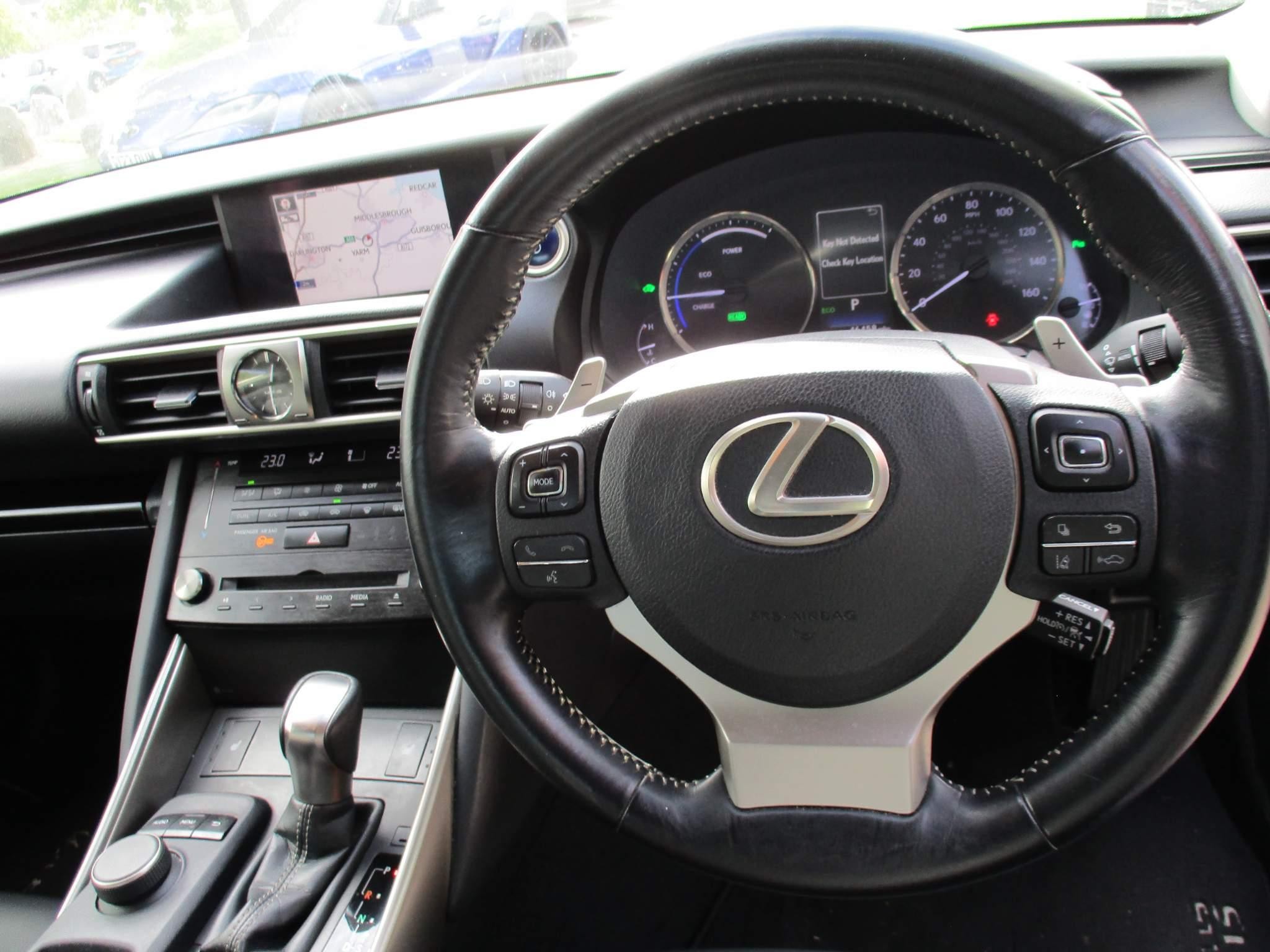 Lexus GS Image 14