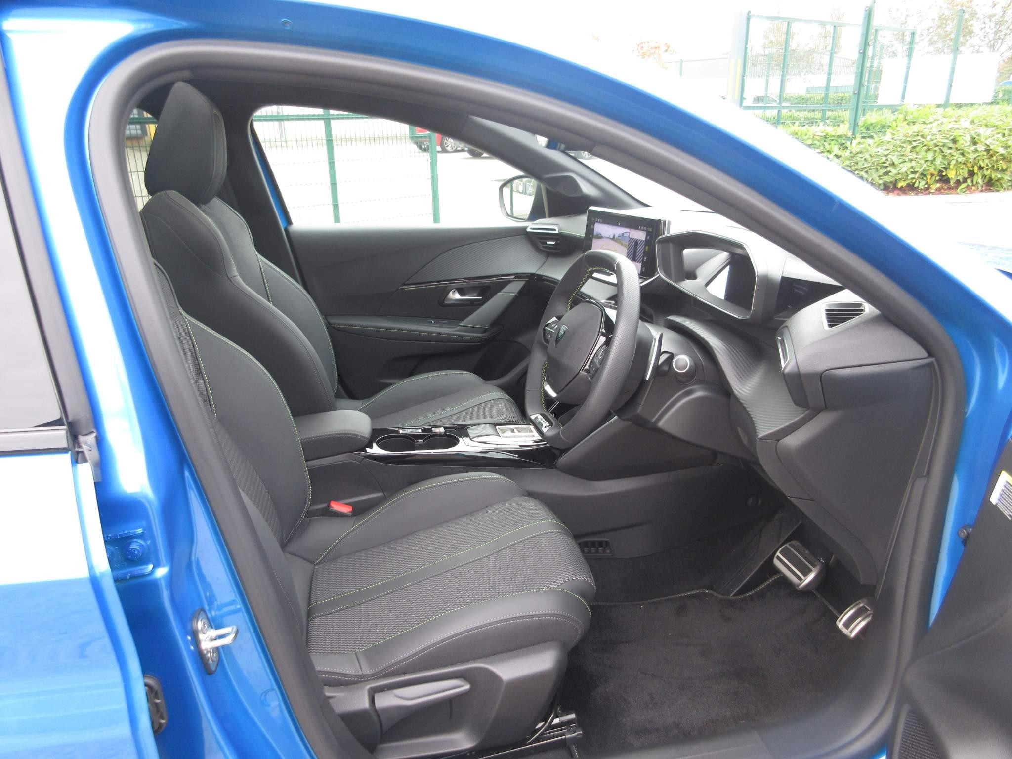 Peugeot 208 Image 14